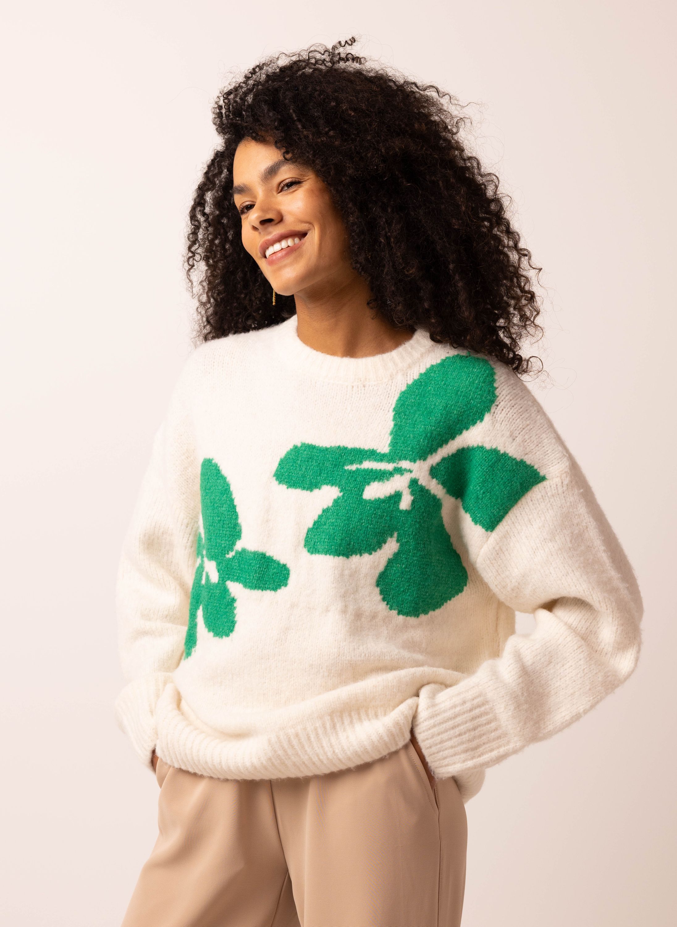 Norah Ecru gebreide trui met groene bloemen green/ecru 217807-541-40