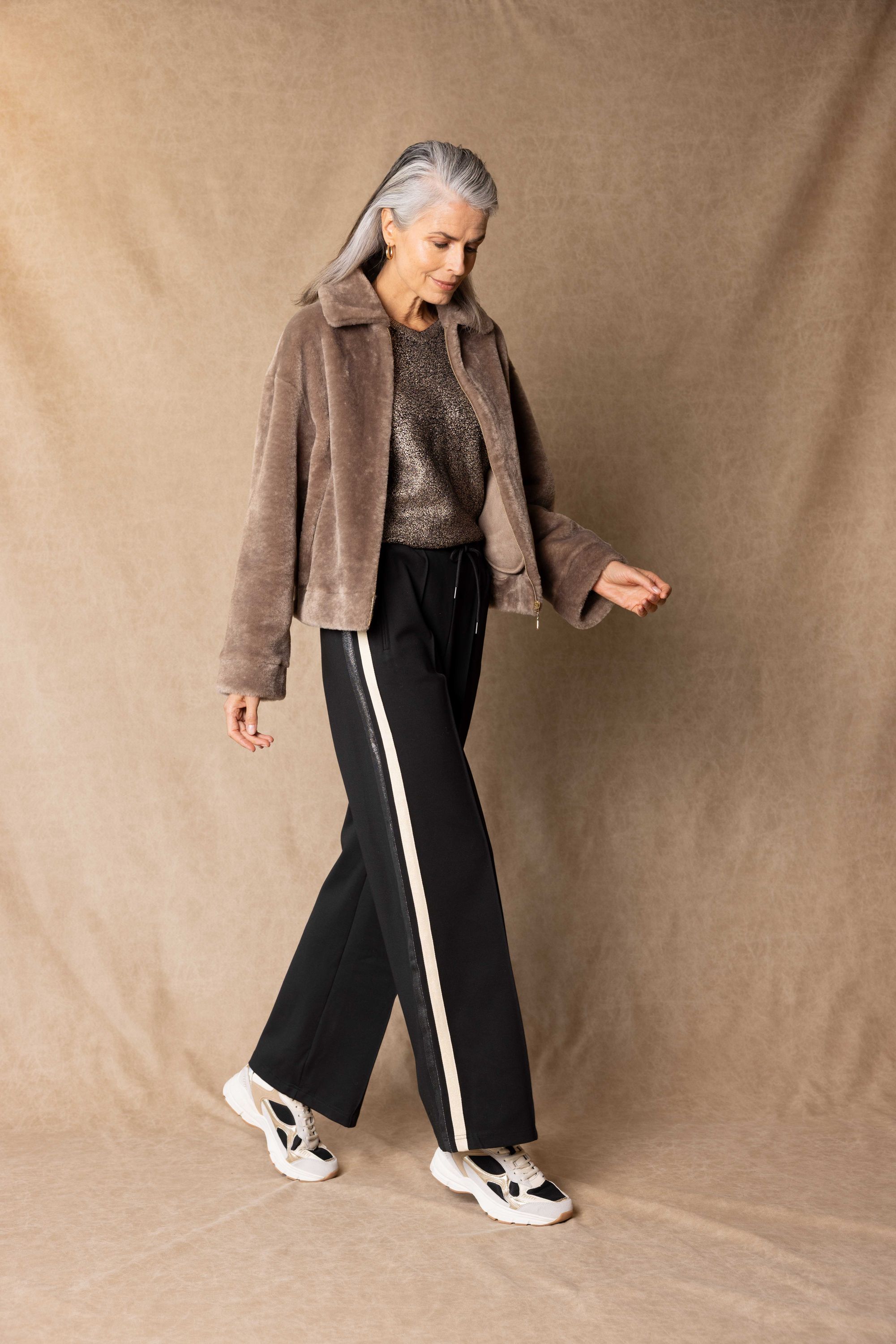 Norah Zwarte rechte broek met goudkleurige en zwarte bies black 217816-001-44