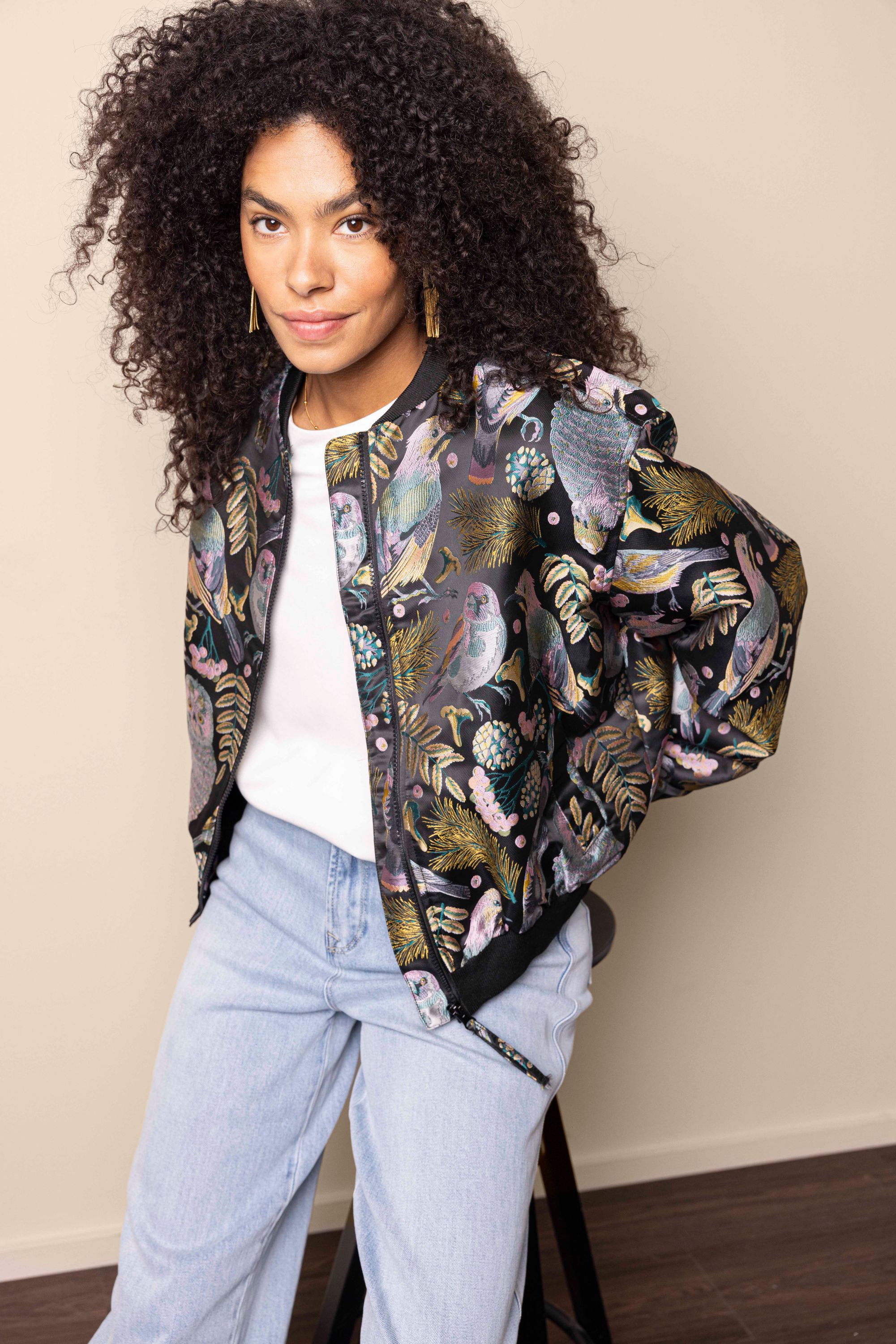 Norah Zwart bomberjas met botanische print black multicolor 217825-020-36