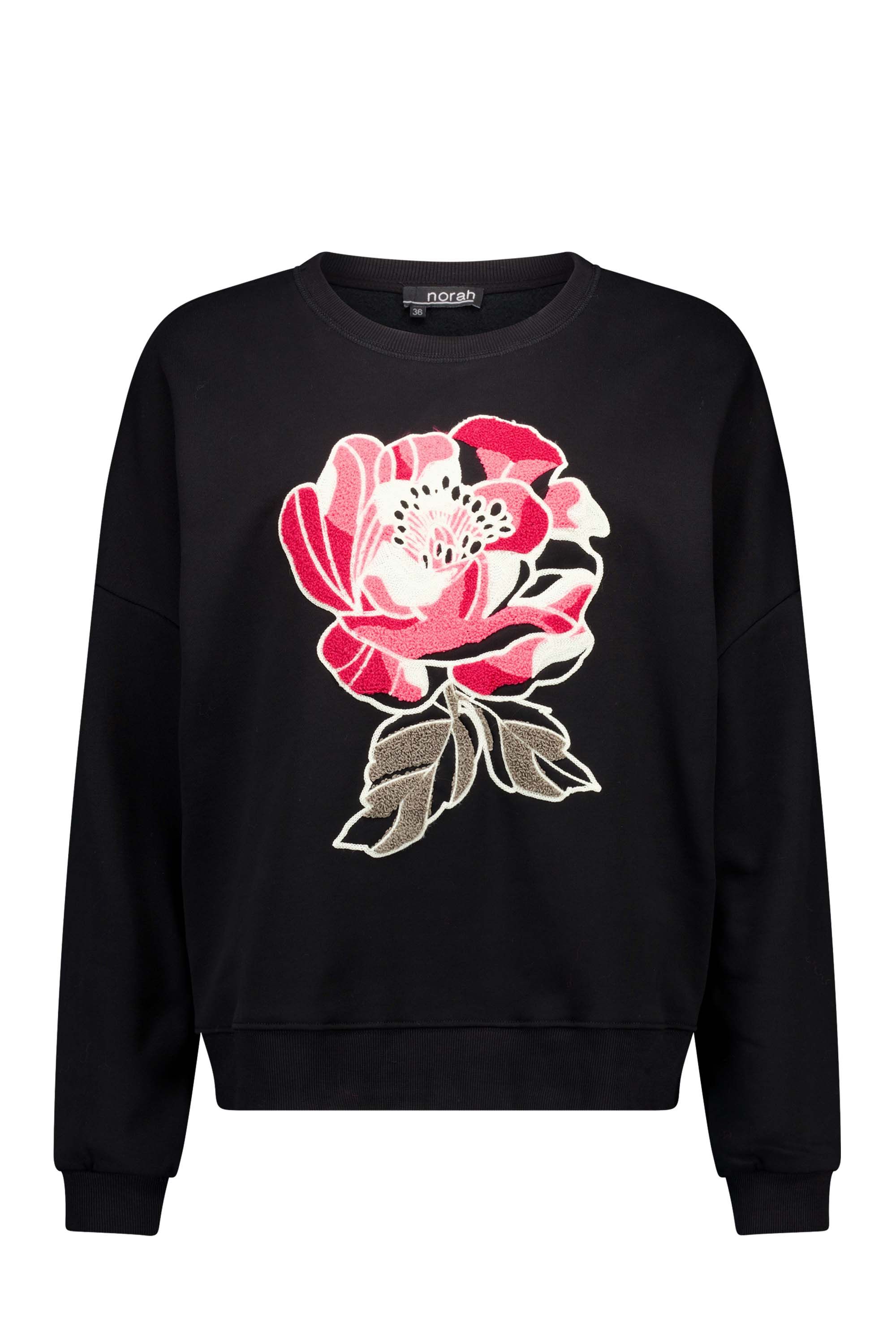Norah Sweater met geborduurde bloem black/pink 217843-039-38 Norah Sweater met geborduurde bloem black/pink 217843-039-38