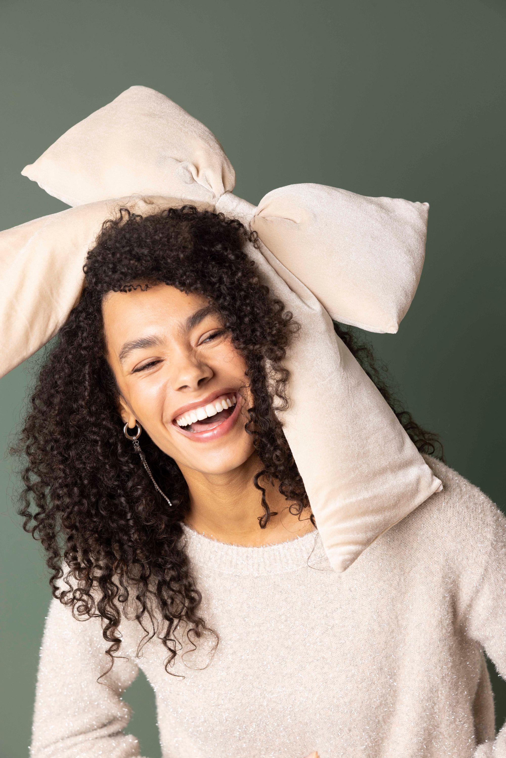 Gebreide zandkleurige trui met zilverkleurige lurex