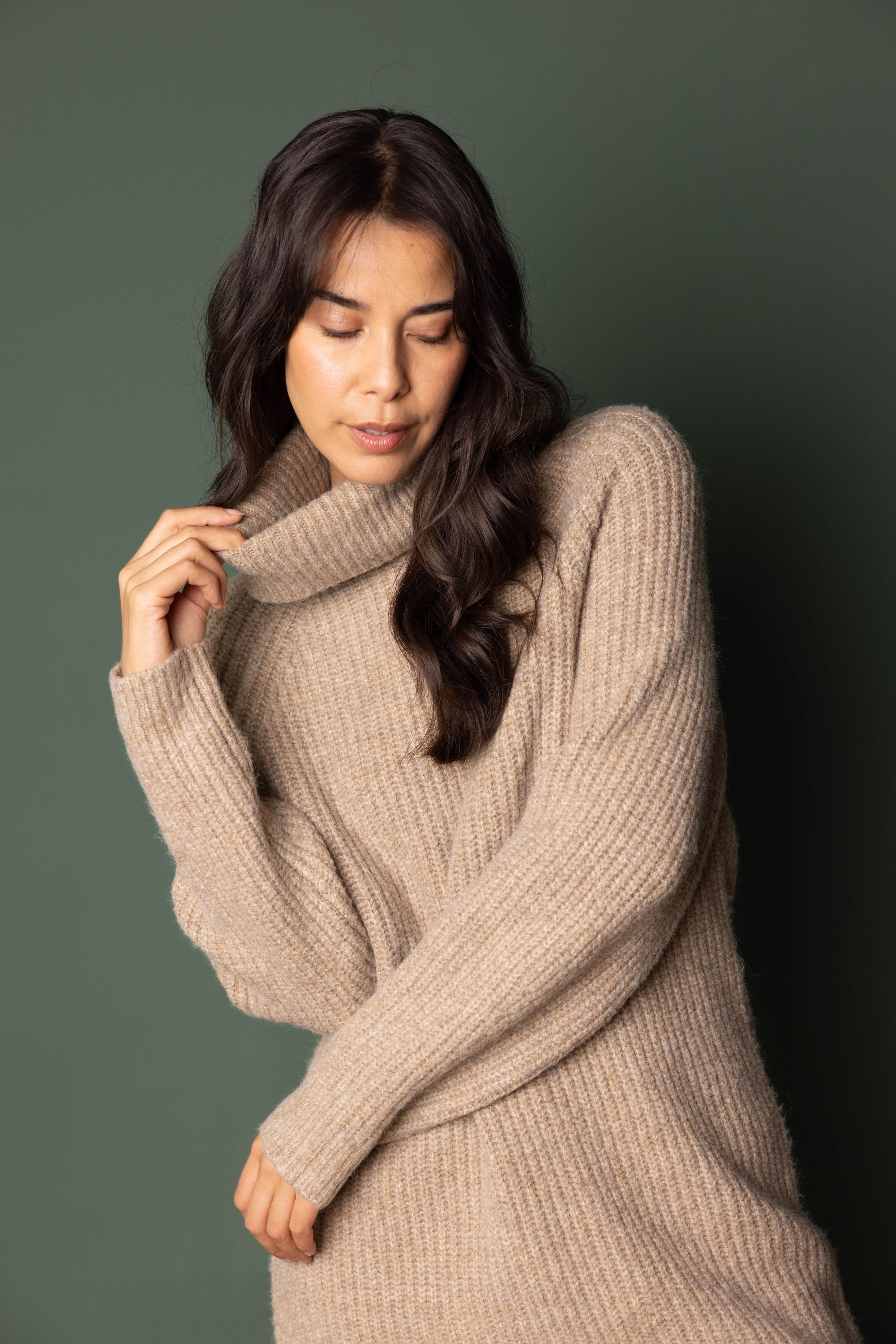 Norah Zandkleurige gebreide midi jurk met col sand melange 217899-151-34