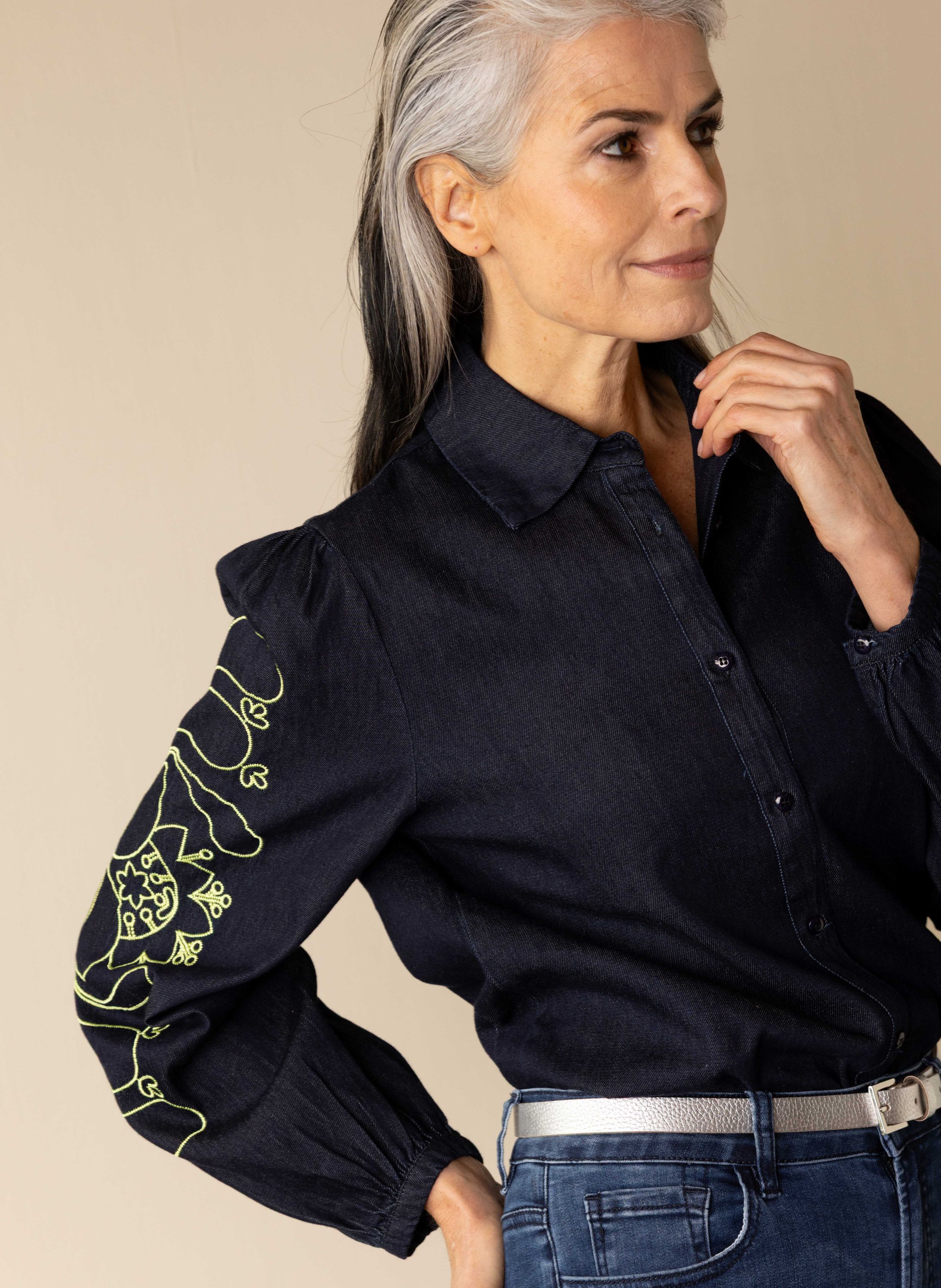 Norah Donkerblauwe denim blouse met borduursels dark blue multicolor 217910-491-46