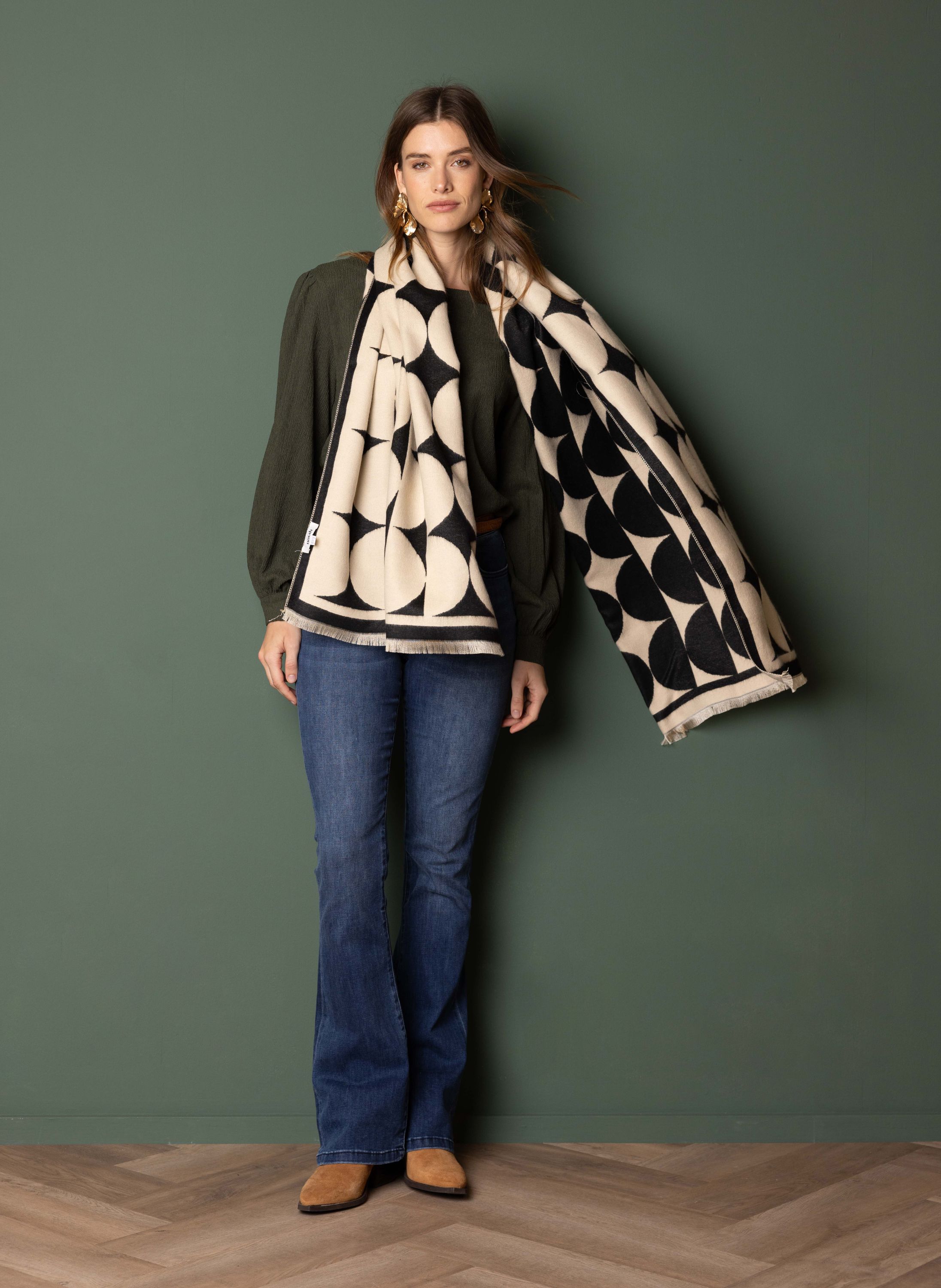 Norah Zwart/ecru gebreide sjaal met grafisch patroon black/sand 217951-030-ONE