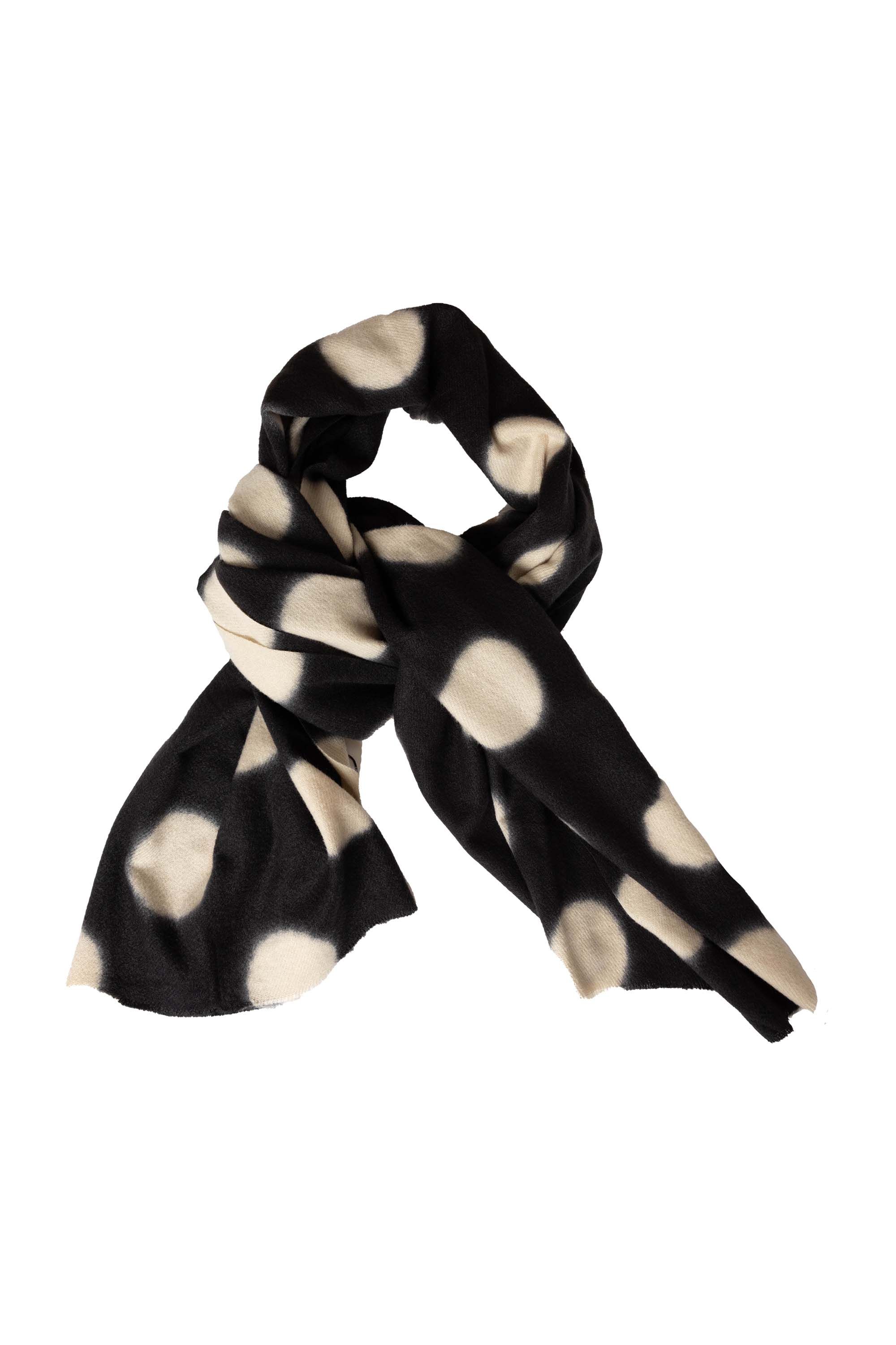 Norah Zwarte sjaal met witte stippen black/sand 217952-030-ONE Norah Zwarte sjaal met witte stippen black/sand 217952-030-ONE