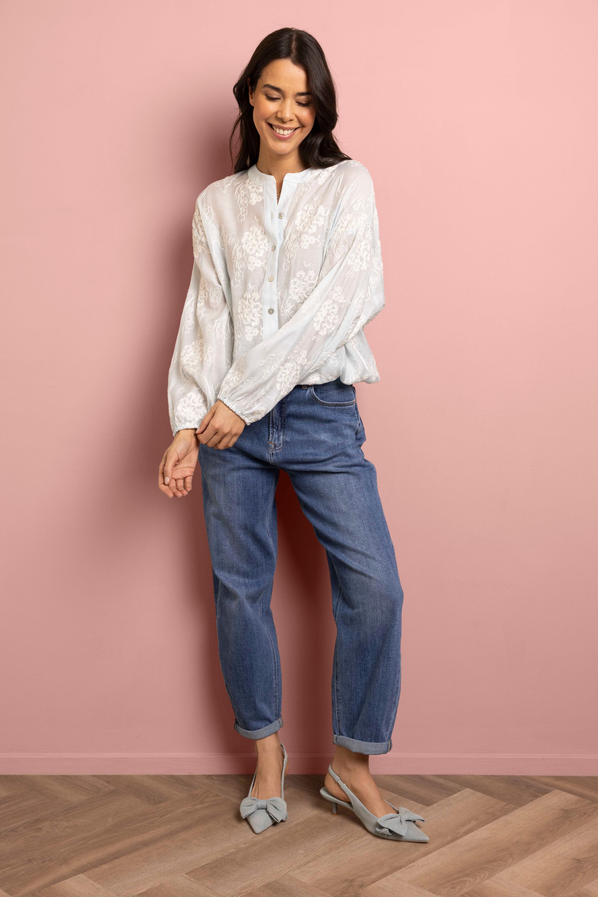 Norah Lichtblauwe blouse met borduursels light blue 218012-401-44