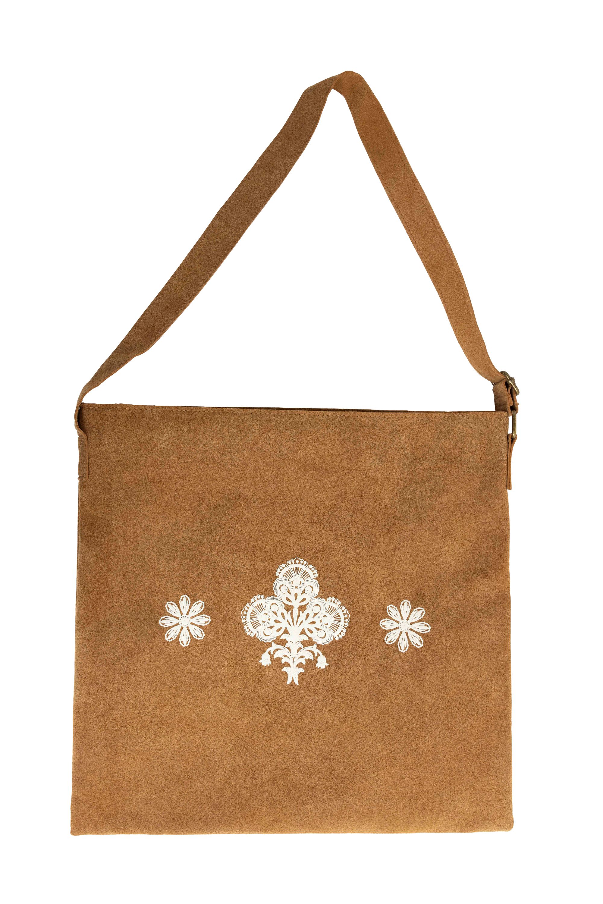 Norah Bruine suède schoudertas met  borduursel cognac 218108-280-ONE