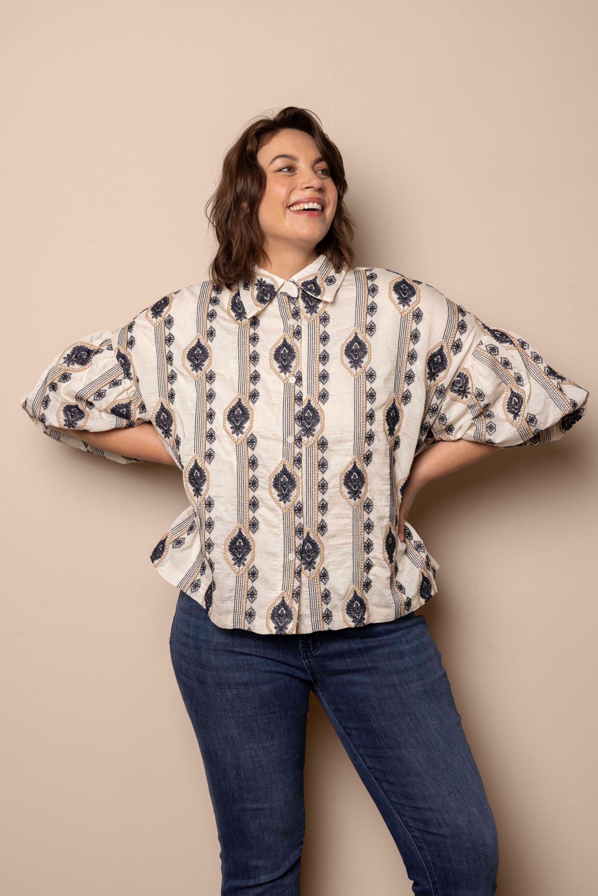 Norah Beige blouse met borduursels blue multicolor 218120-420-34