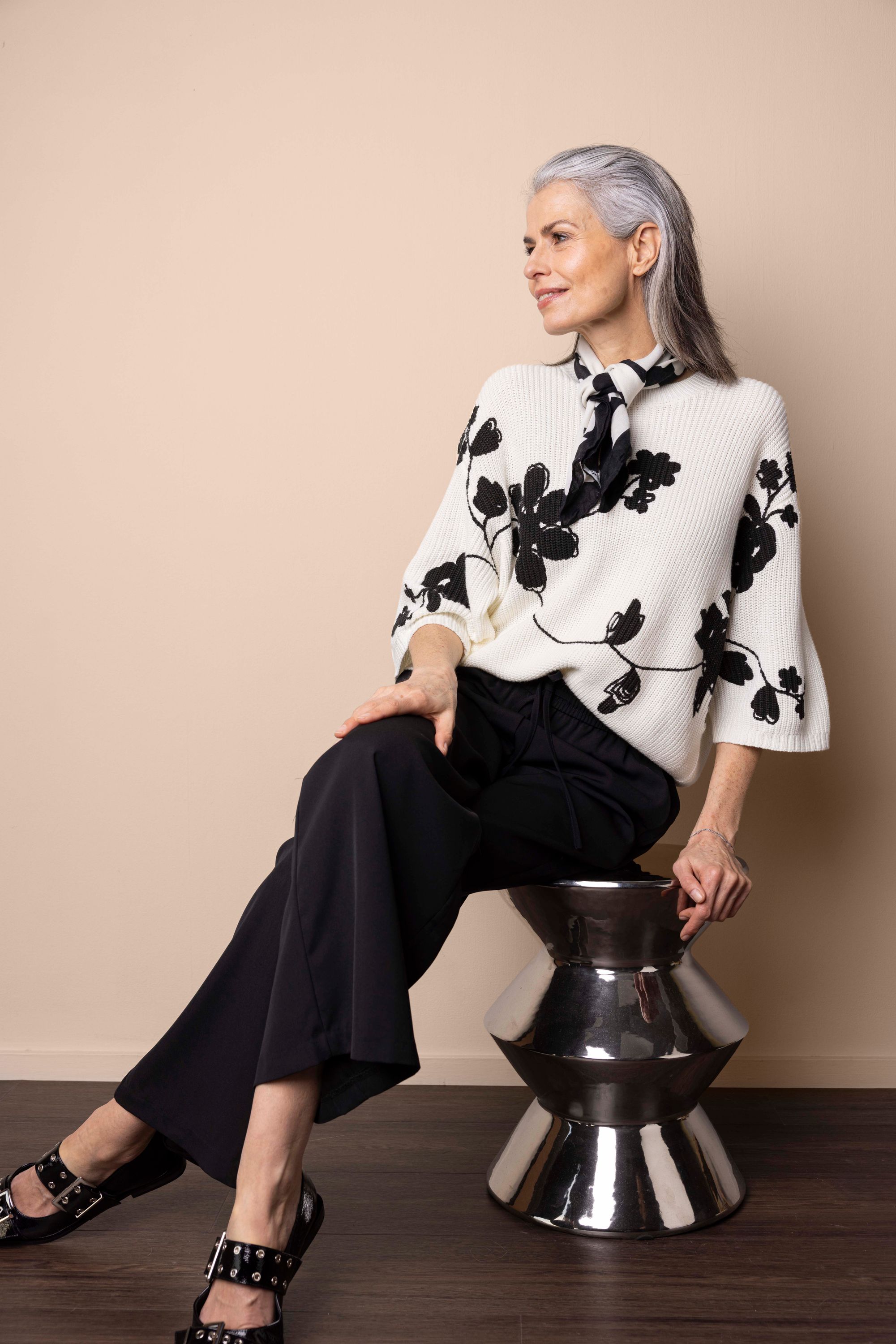 Norah Ecru gebreide trui met bloemen ecru/black 218157-170-42-44