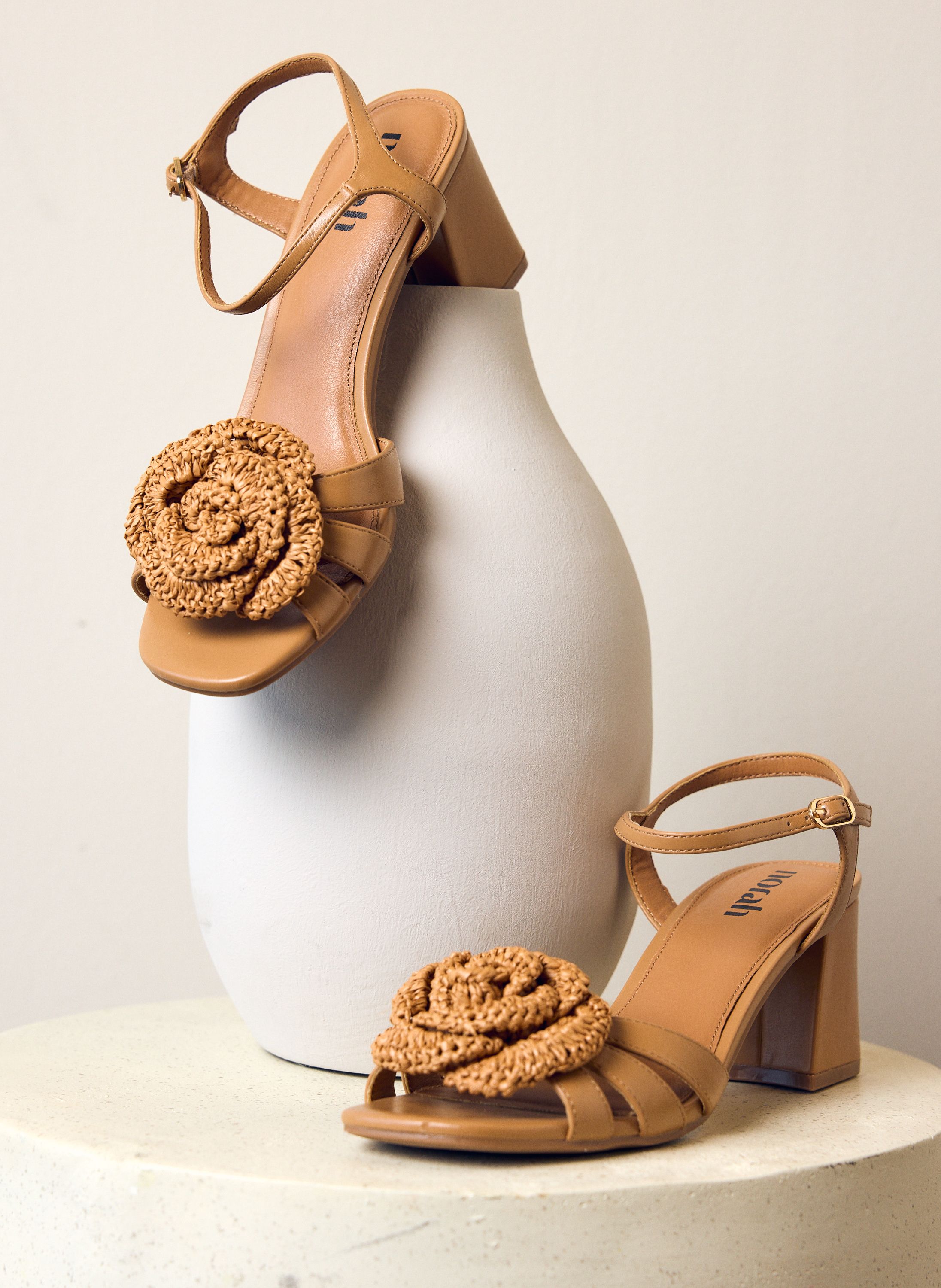 Norah Bruine sandaal met blokhak taupe 218196-204-37
