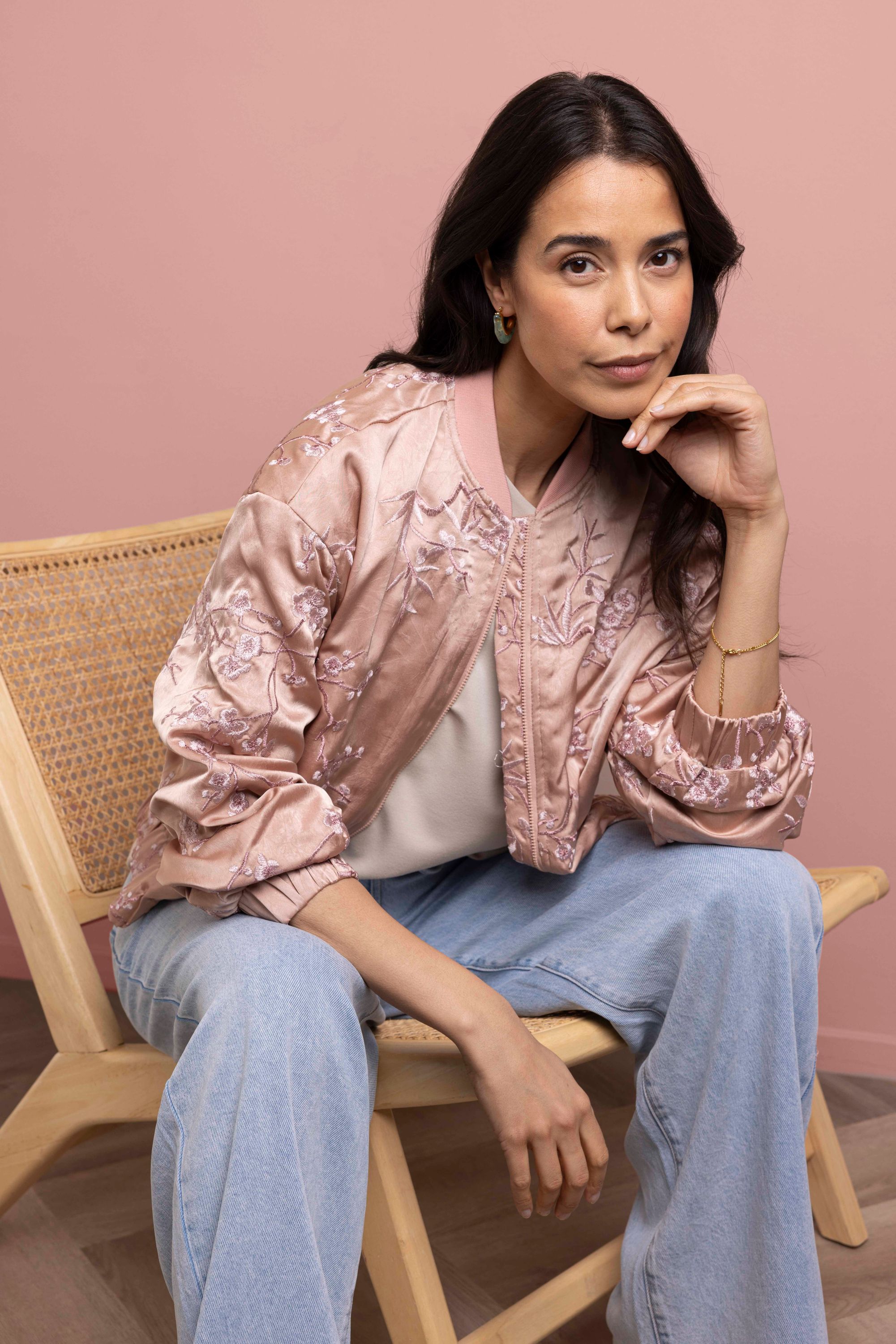 Norah Lichroze bomberjas met bloemen powder rose 218219-906-44