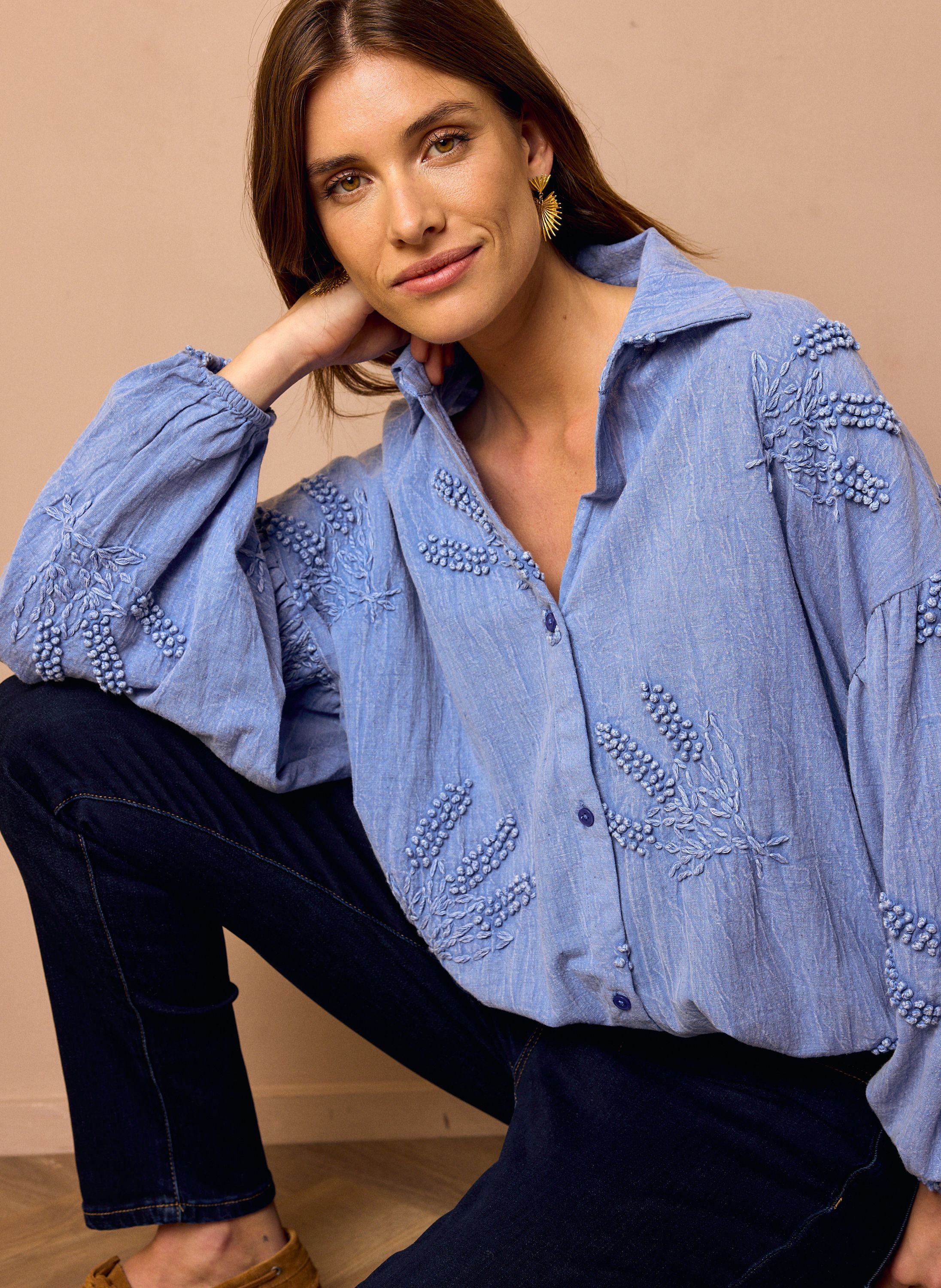 Norah Blauwe blouse met borduursels blue 218236-400