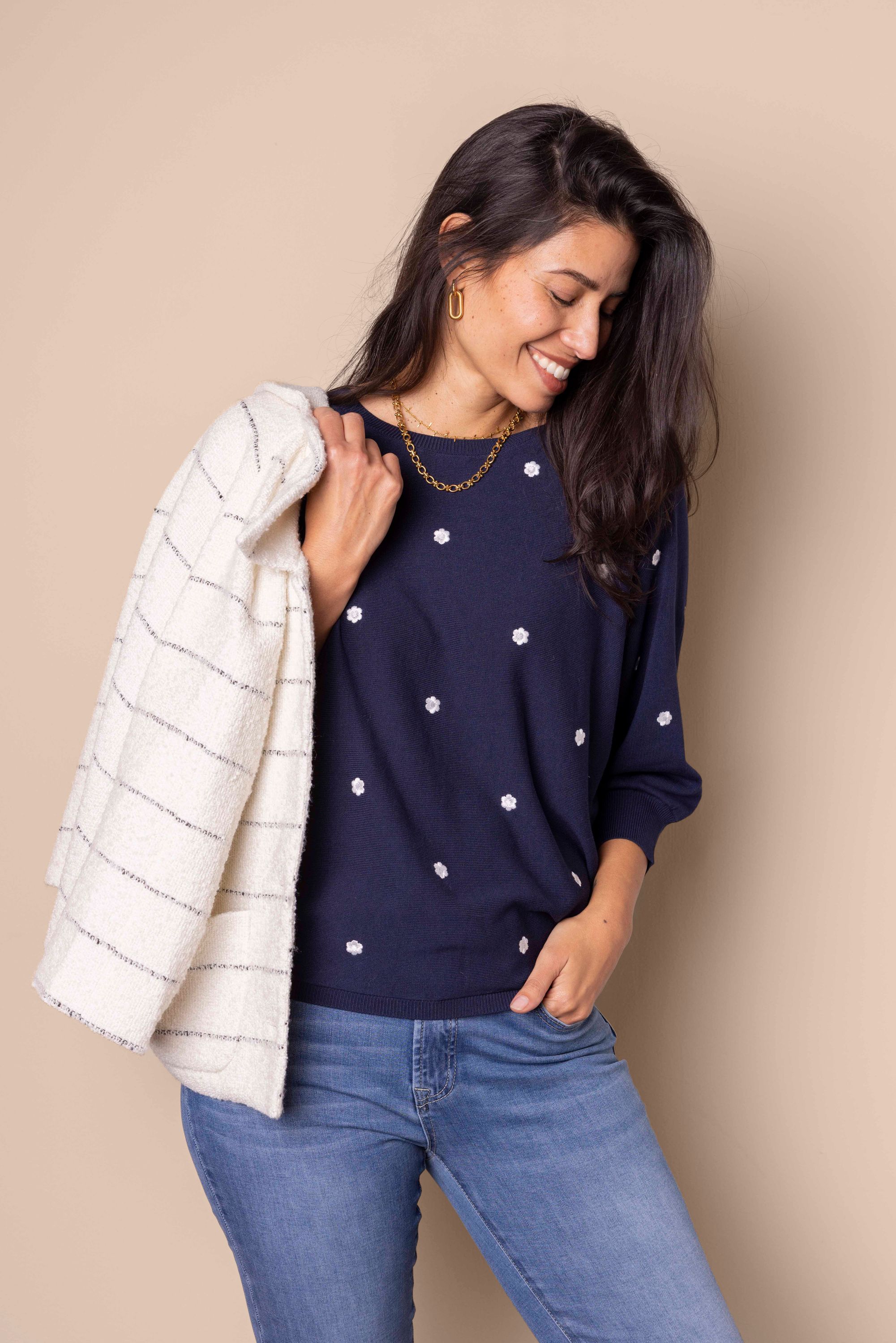 Norah Fijngebreide donkerblauwe trui met stippen blue/white 218260-431-34