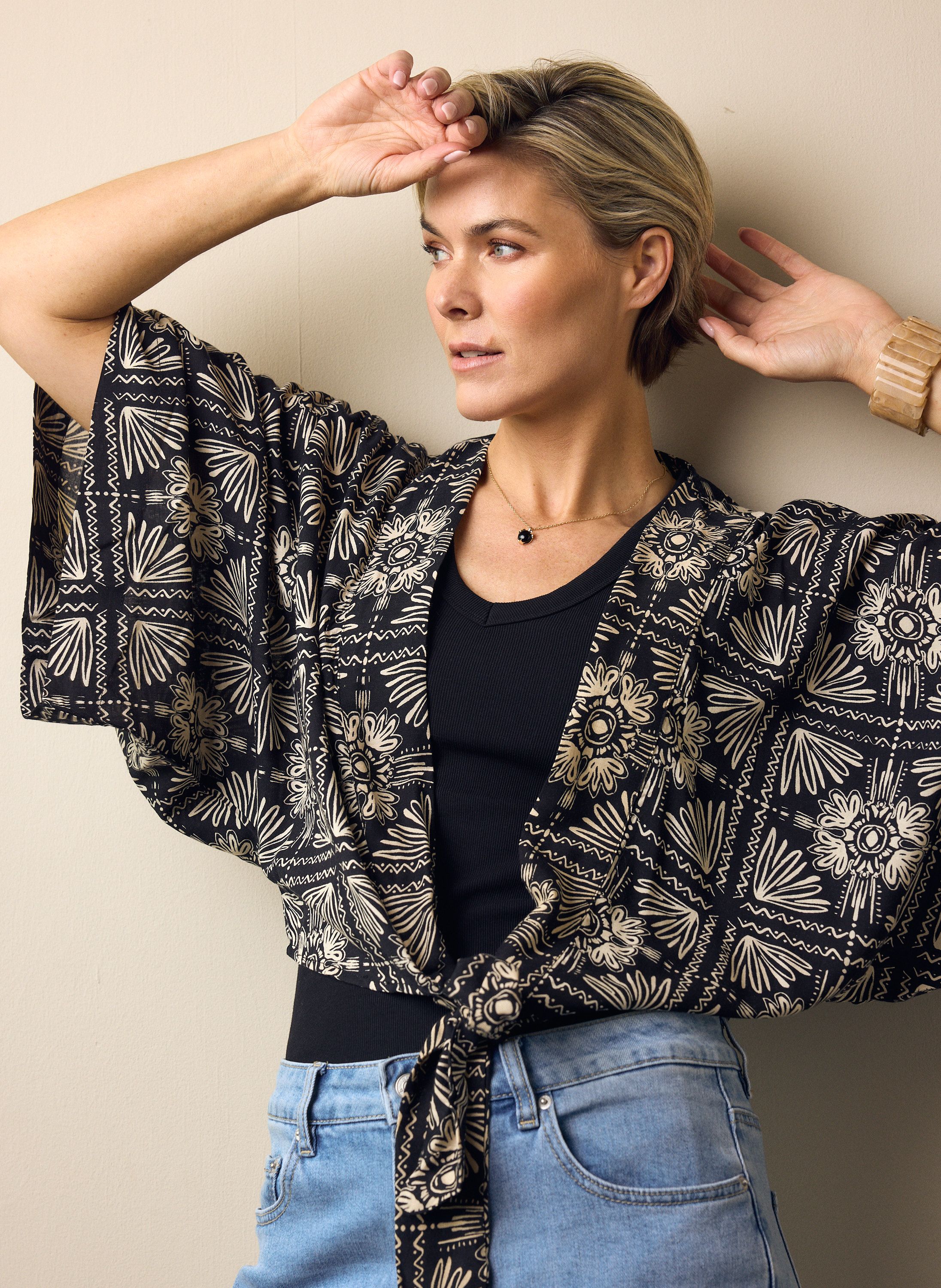 Norah Zwart/ecru kimono met grafische print black/ecru 218363-041-46-48