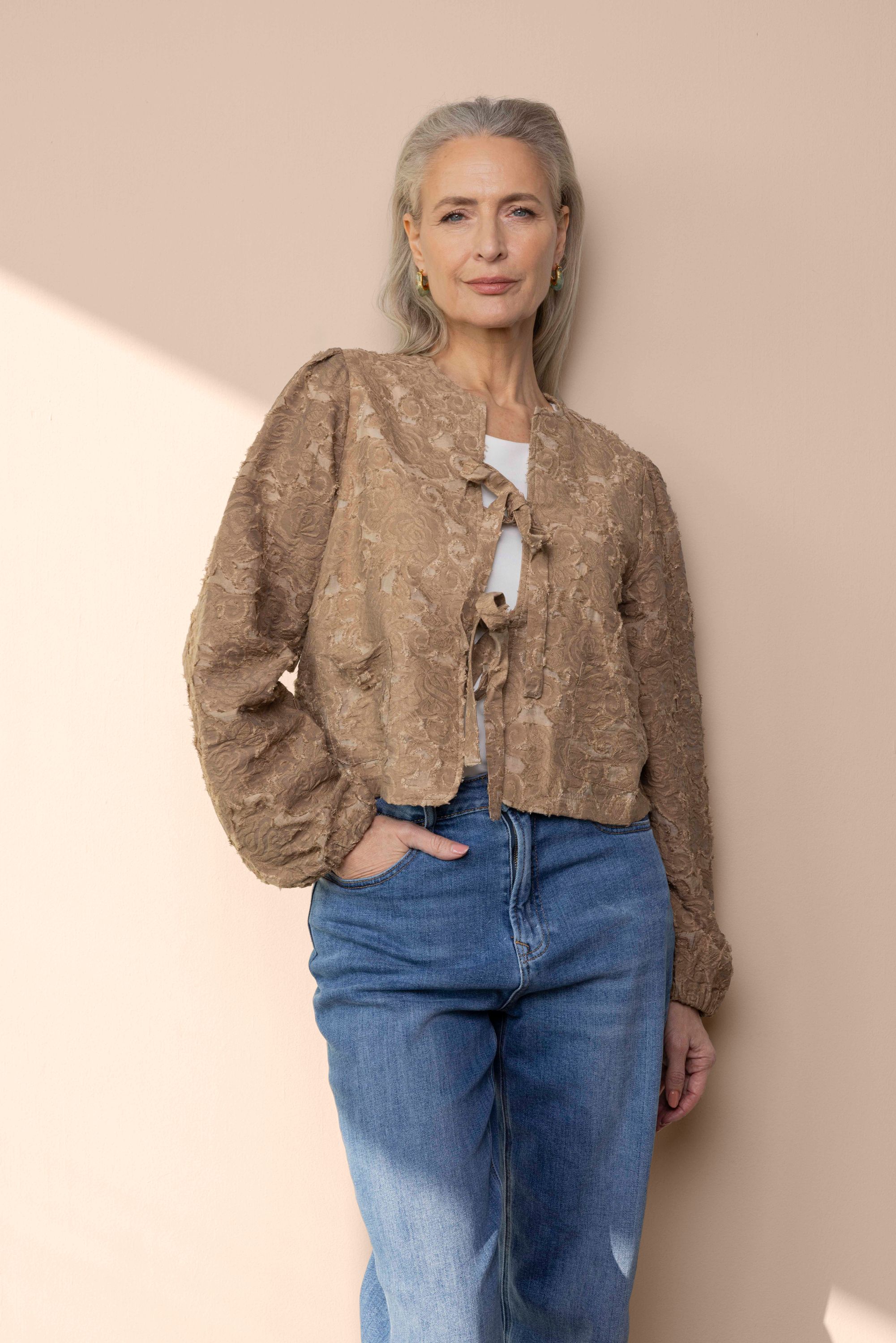 Norah Bruine blouse met striksluiting camel 218394-271-34
