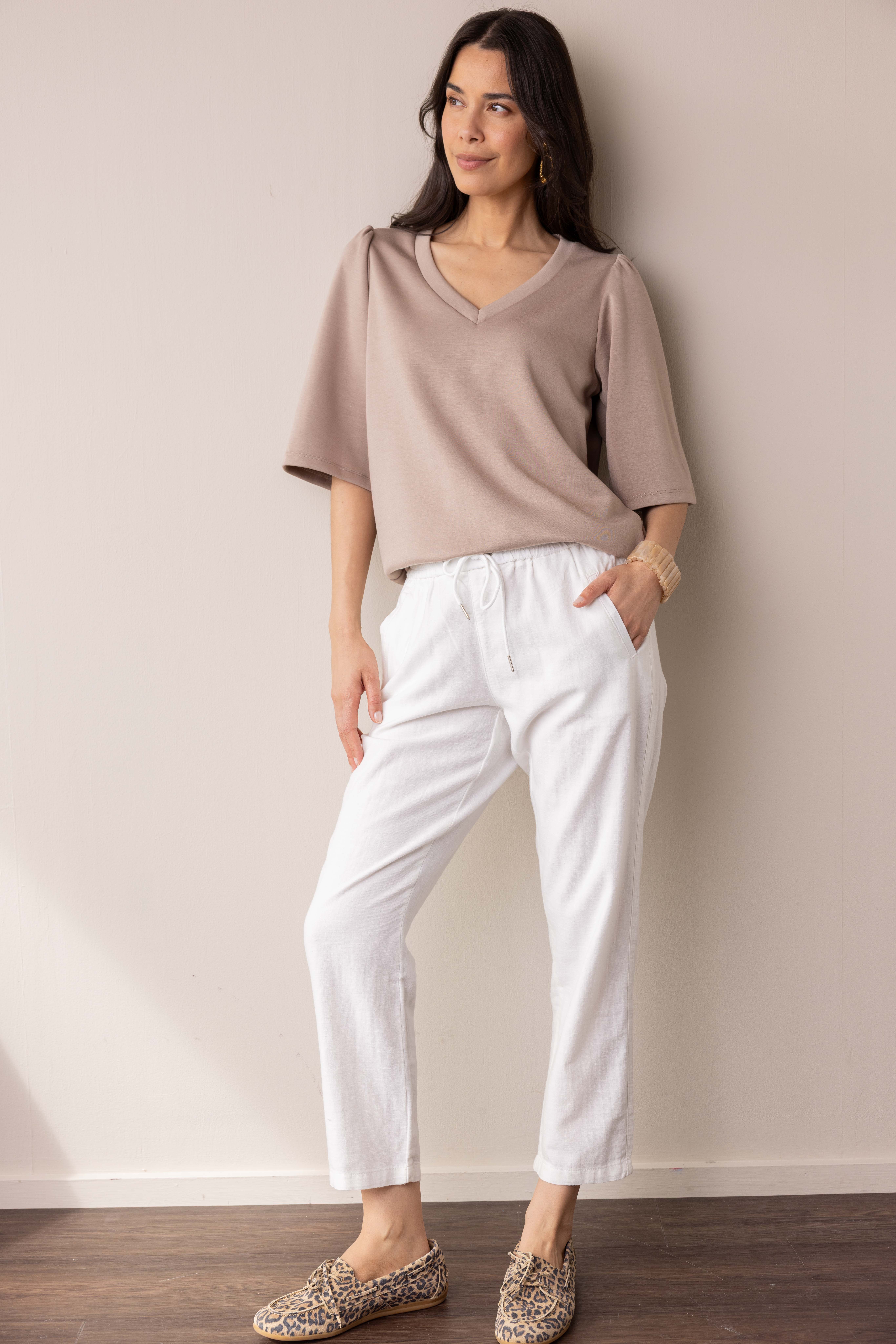 Taupe shirt met V-hals | Norah Dameskleding maat 34 t/m 48