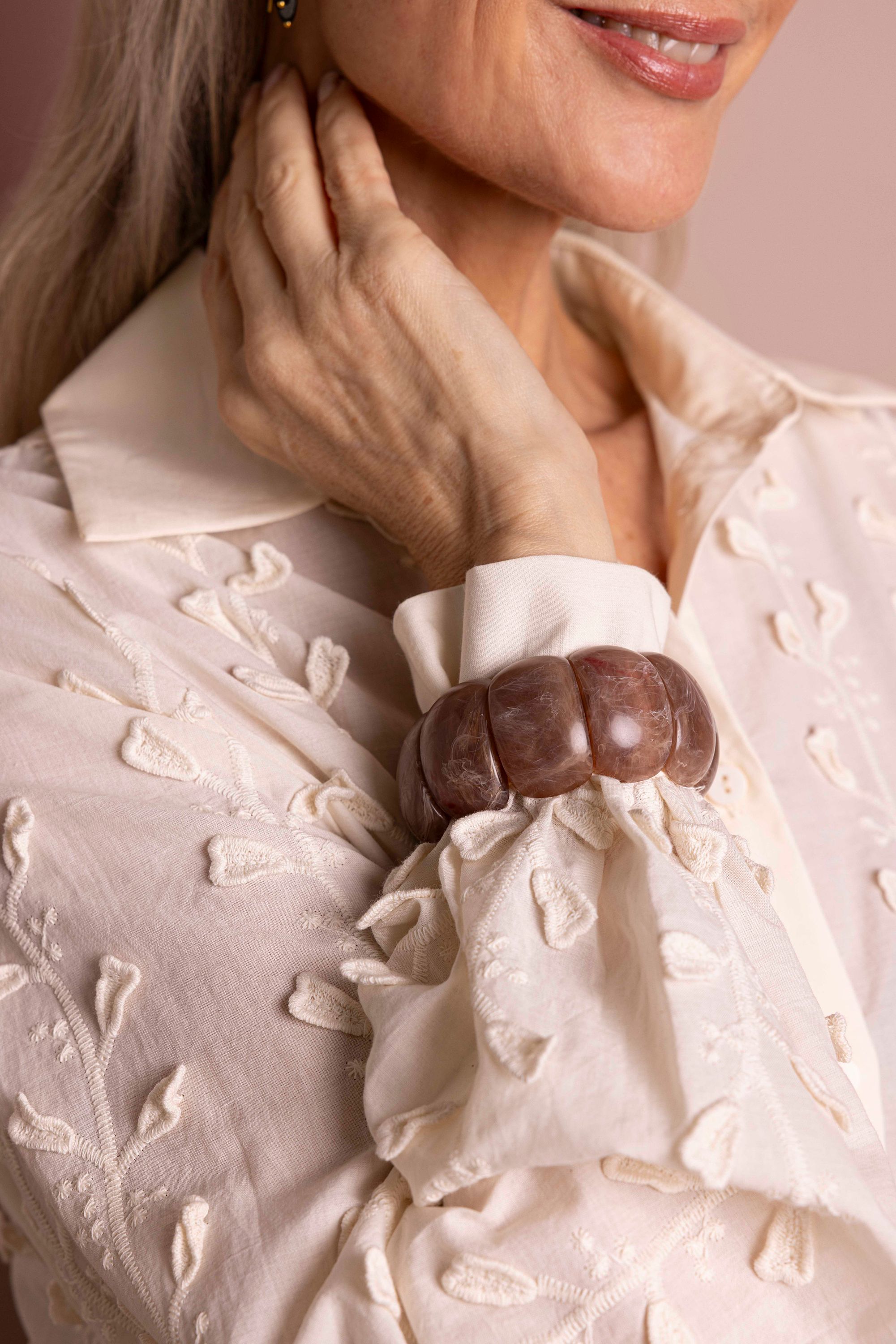 Norah Bruine brede armband met glanzende kralen brown melange 218428-250-ONE