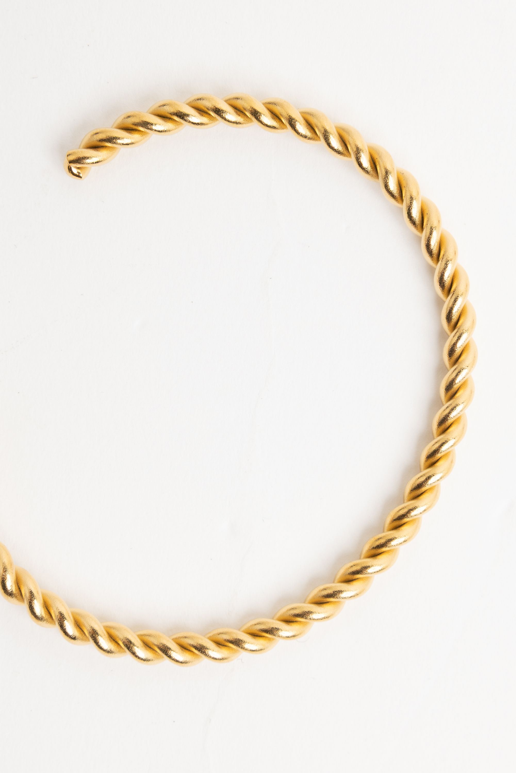 Norah Goudkleurige gedraaide bangle armband gold 218450-199-ONE