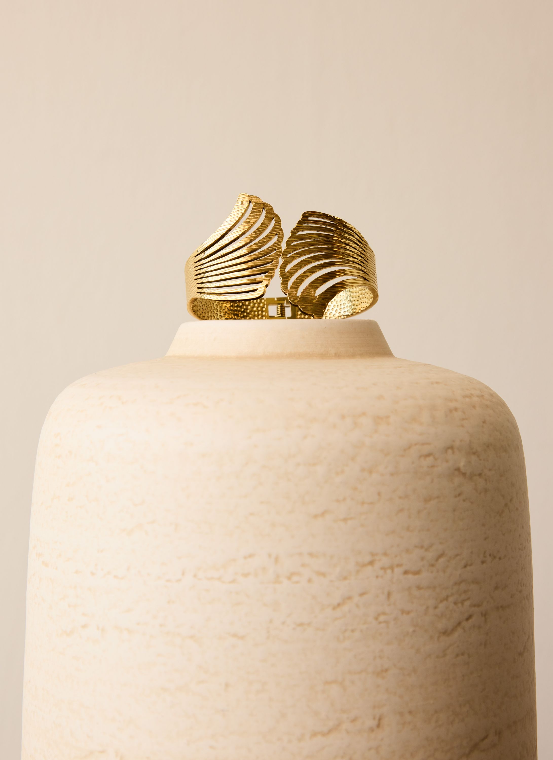 Norah Goudkleurige bangle armband met vleugels gold 218452-199