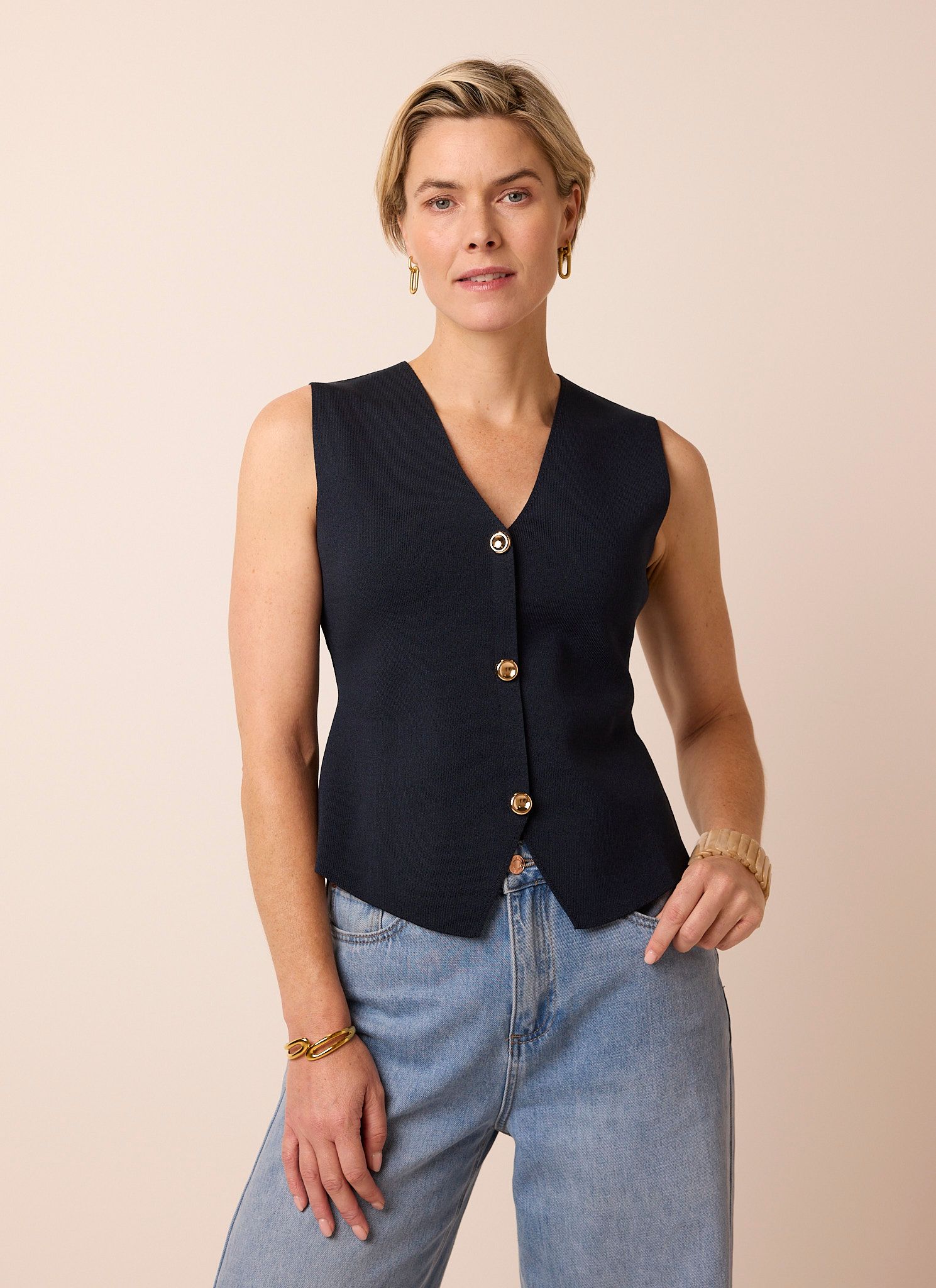 Norah Donkerblauw gilet met goudkleurige knopen navy 218489-492