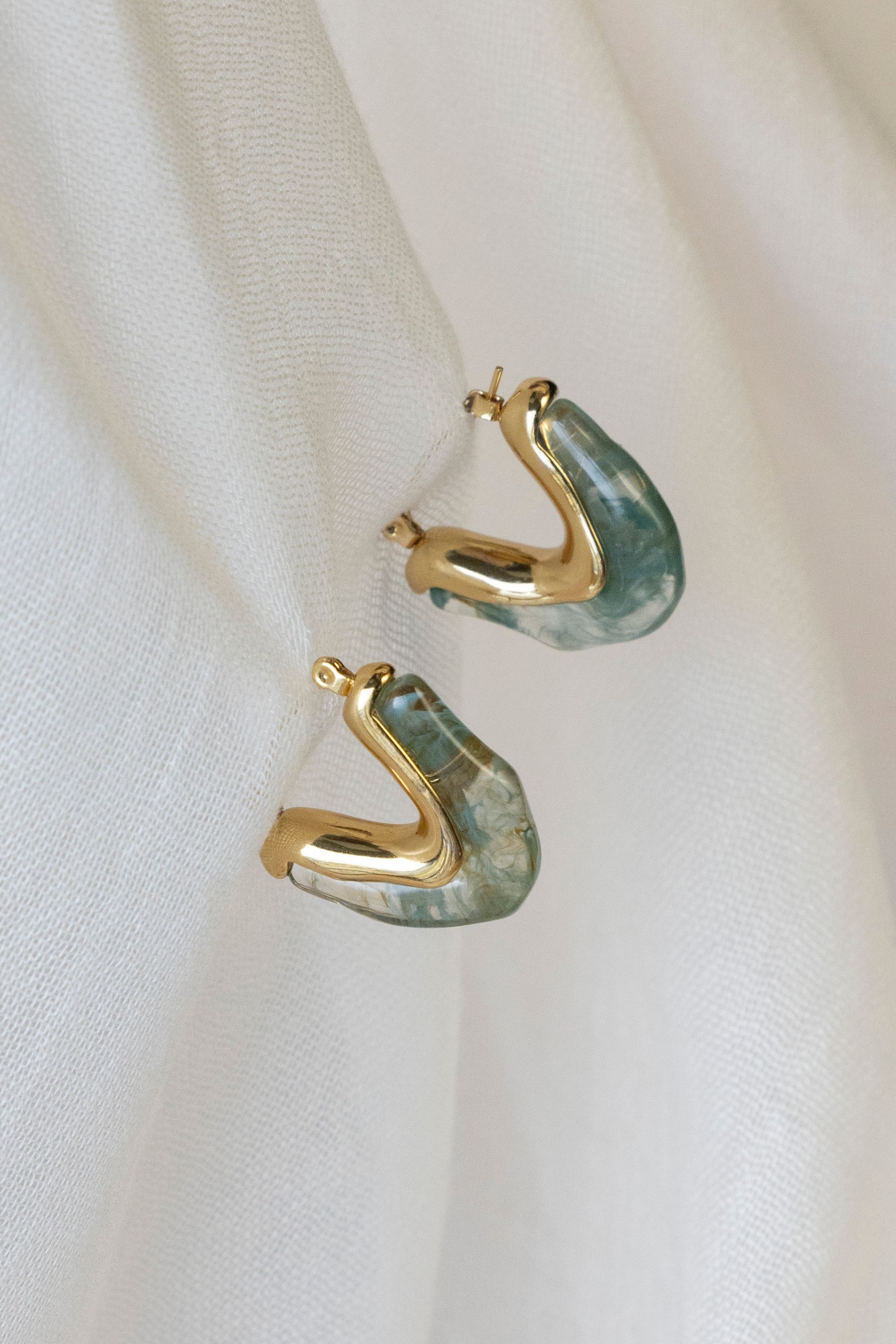 Norah Groene oorbellen met sierlijke rand gold multicolor 218530-198-ONE