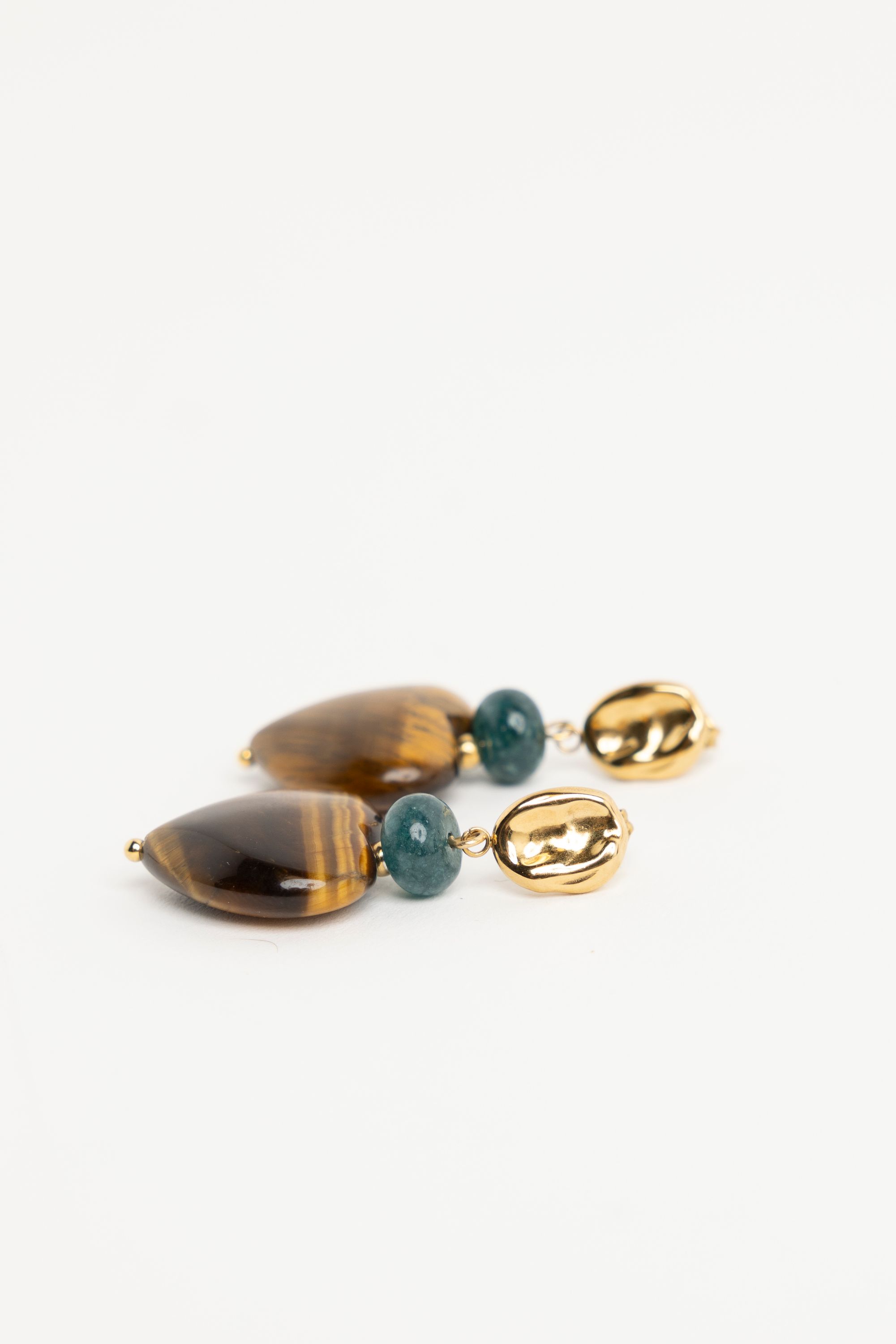 Norah Goudkleurige oorbellen met hartvormige hanger gold multicolor 218531-198-ONE