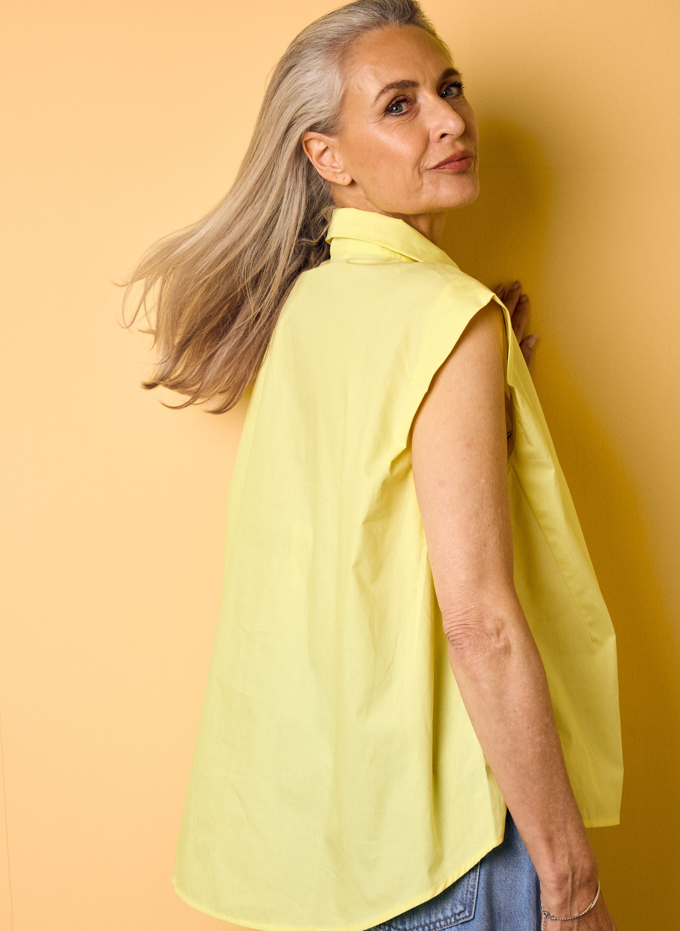 Norah Lichtgele mouwloze blouse pastel yellow 218579-301-40