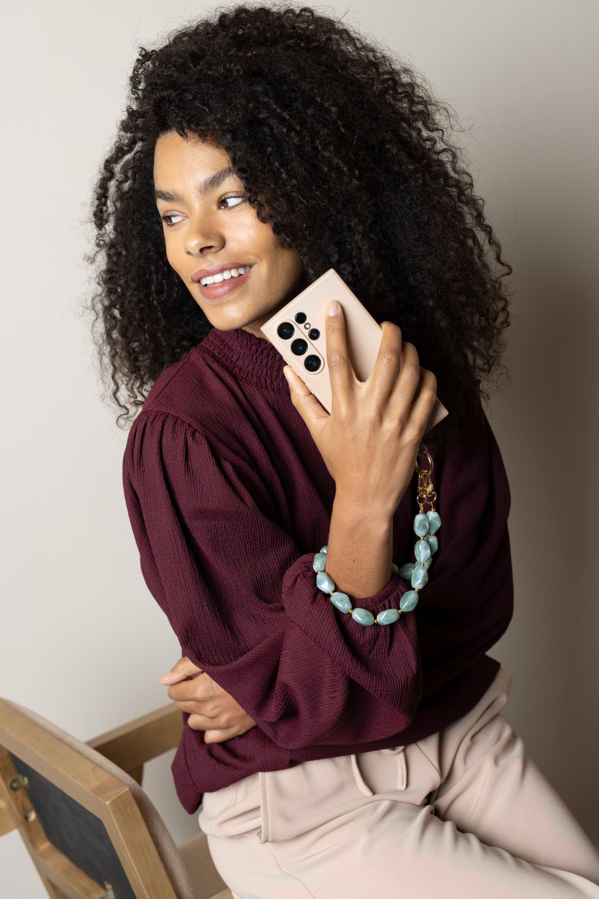 Norah Telefoonkoord met aquakleurige kralen aqua 218592-476-ONE