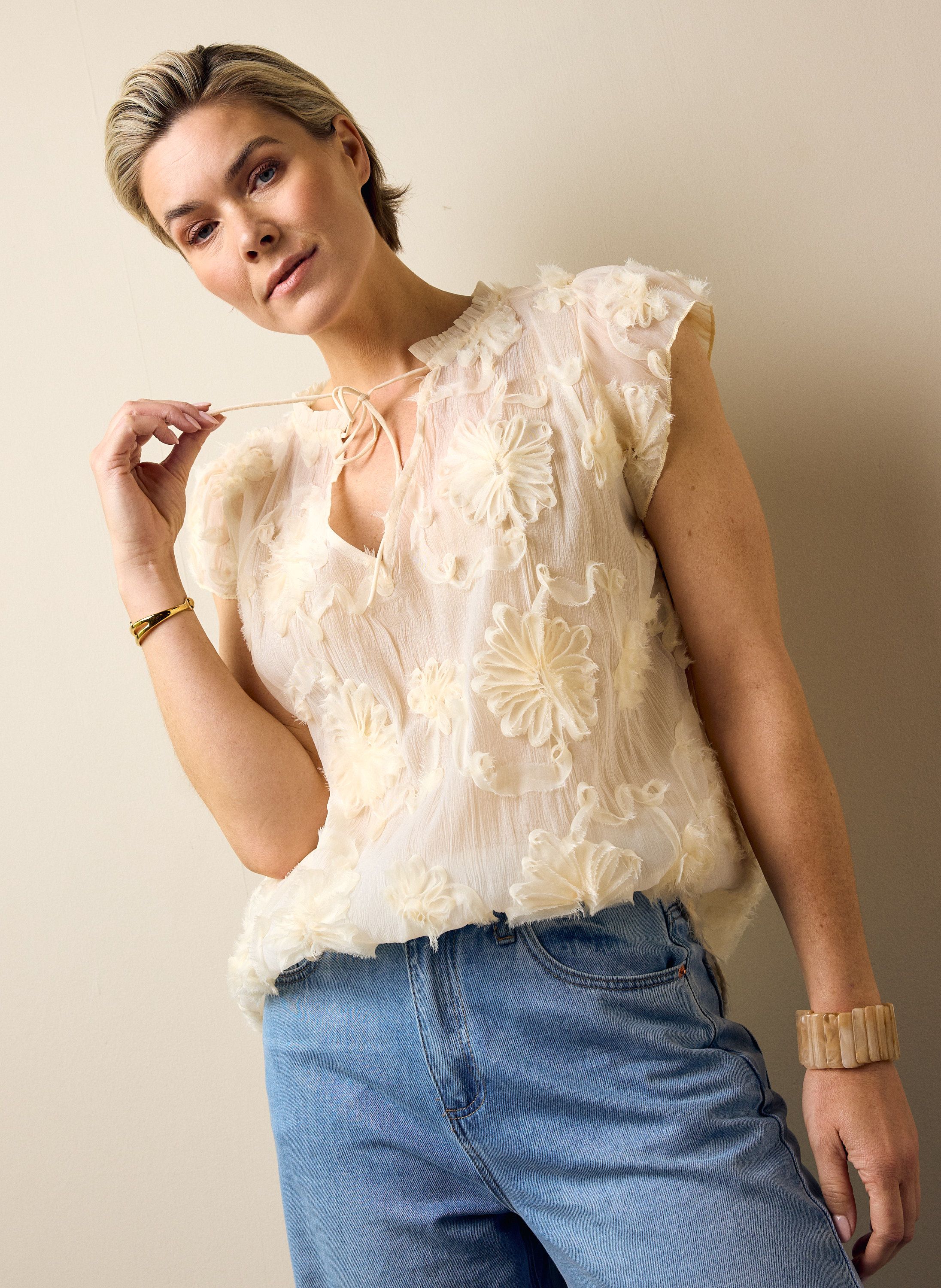 Norah Ecru blouse met bloemen nougat 218739-672-34