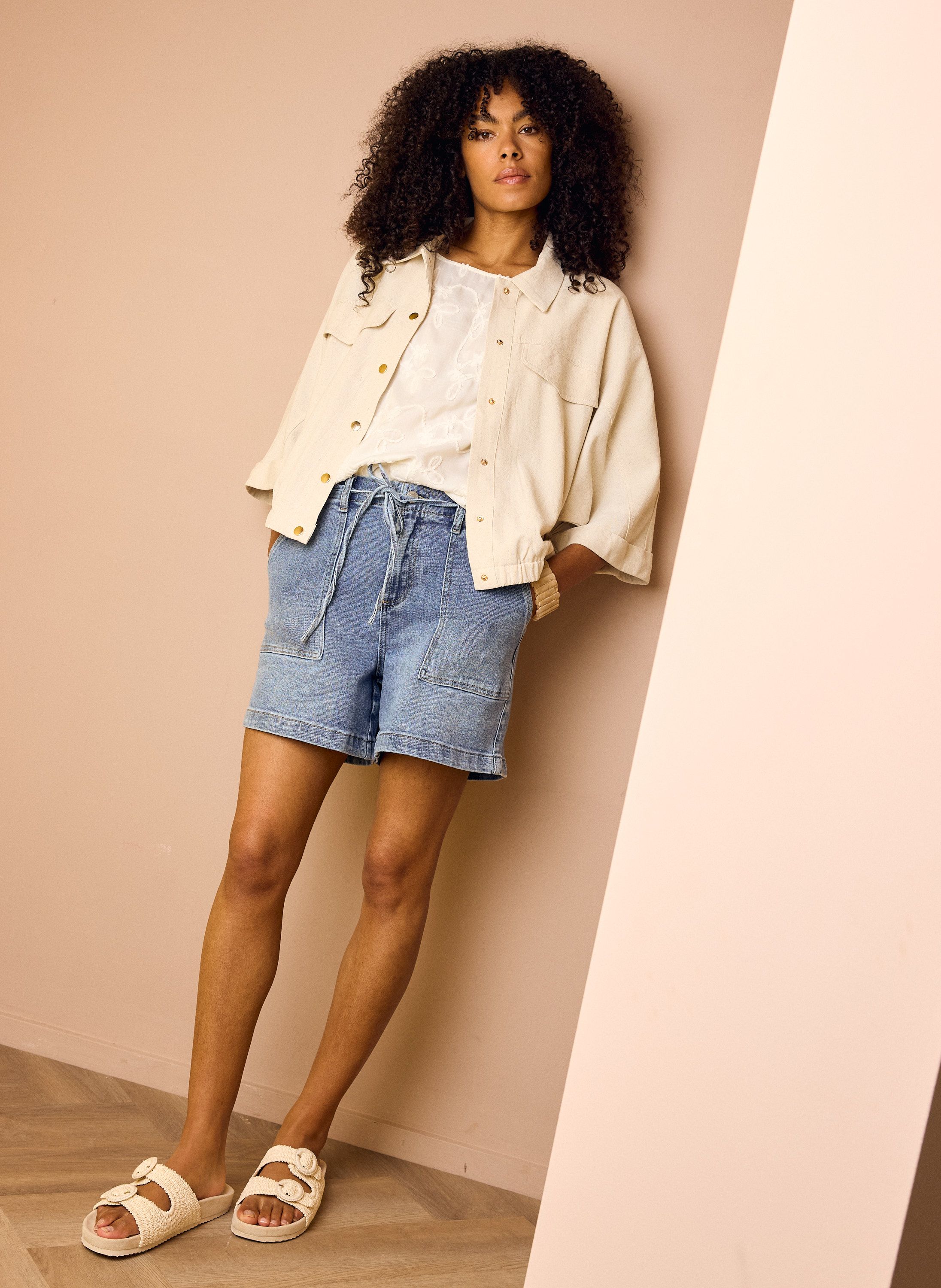 Norah Korte blauwe spijkerbroek met ceintuur light denim 218779-478-40