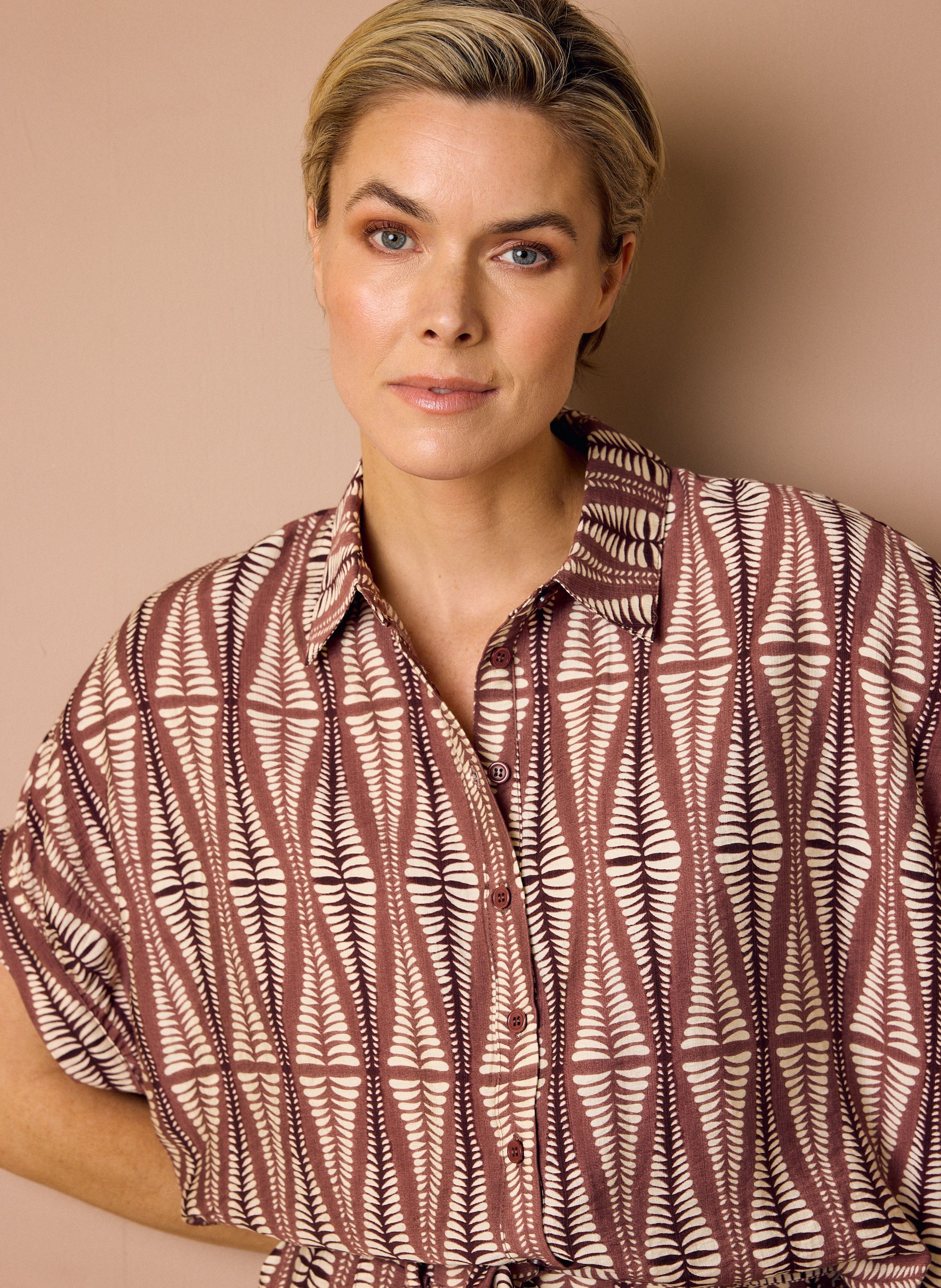 Norah Bruin/ecru blouse met grafische print  218796-241-34