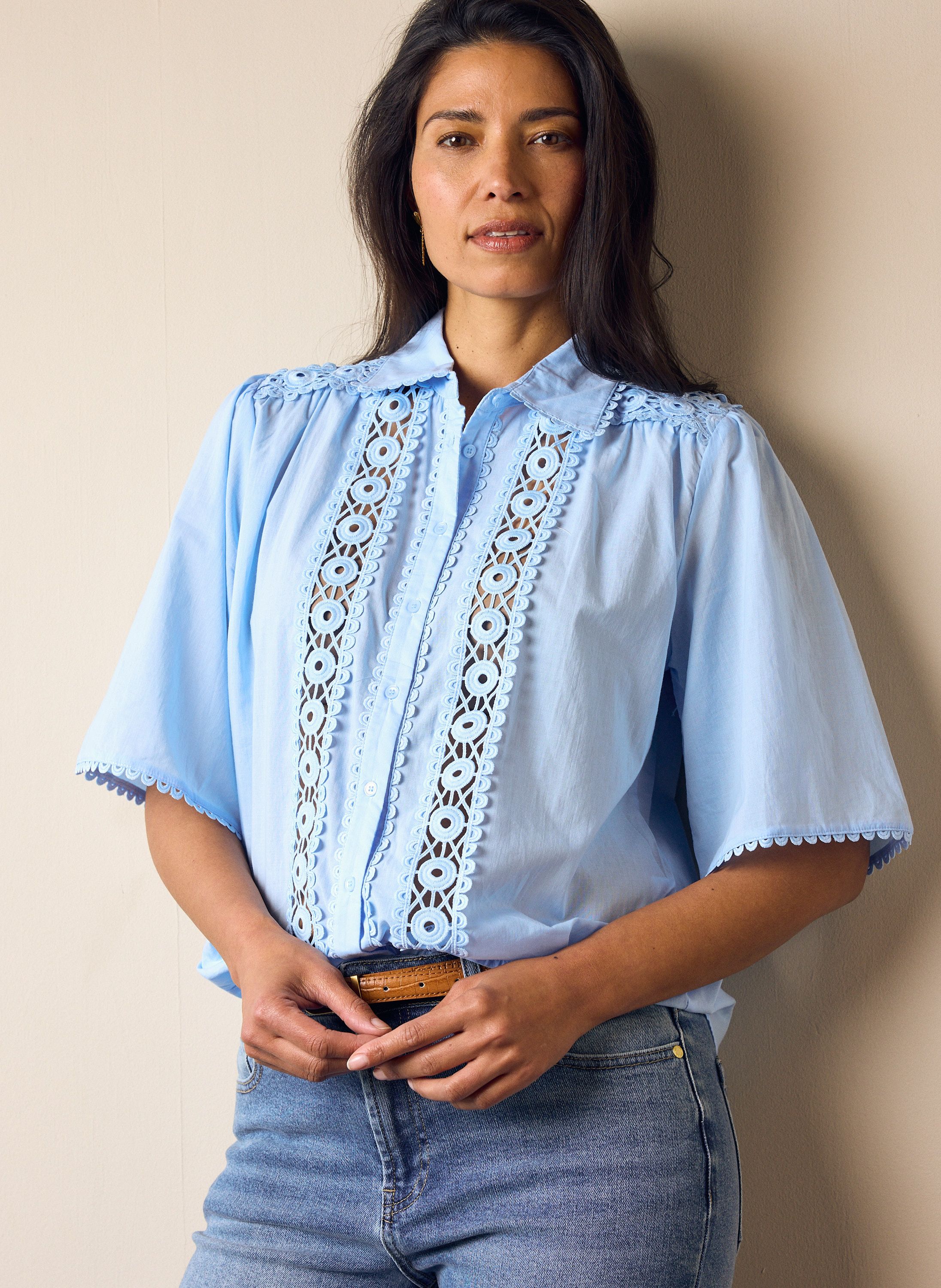 Norah Lichtblauwe blouse met broderie light blue 218800-401-44