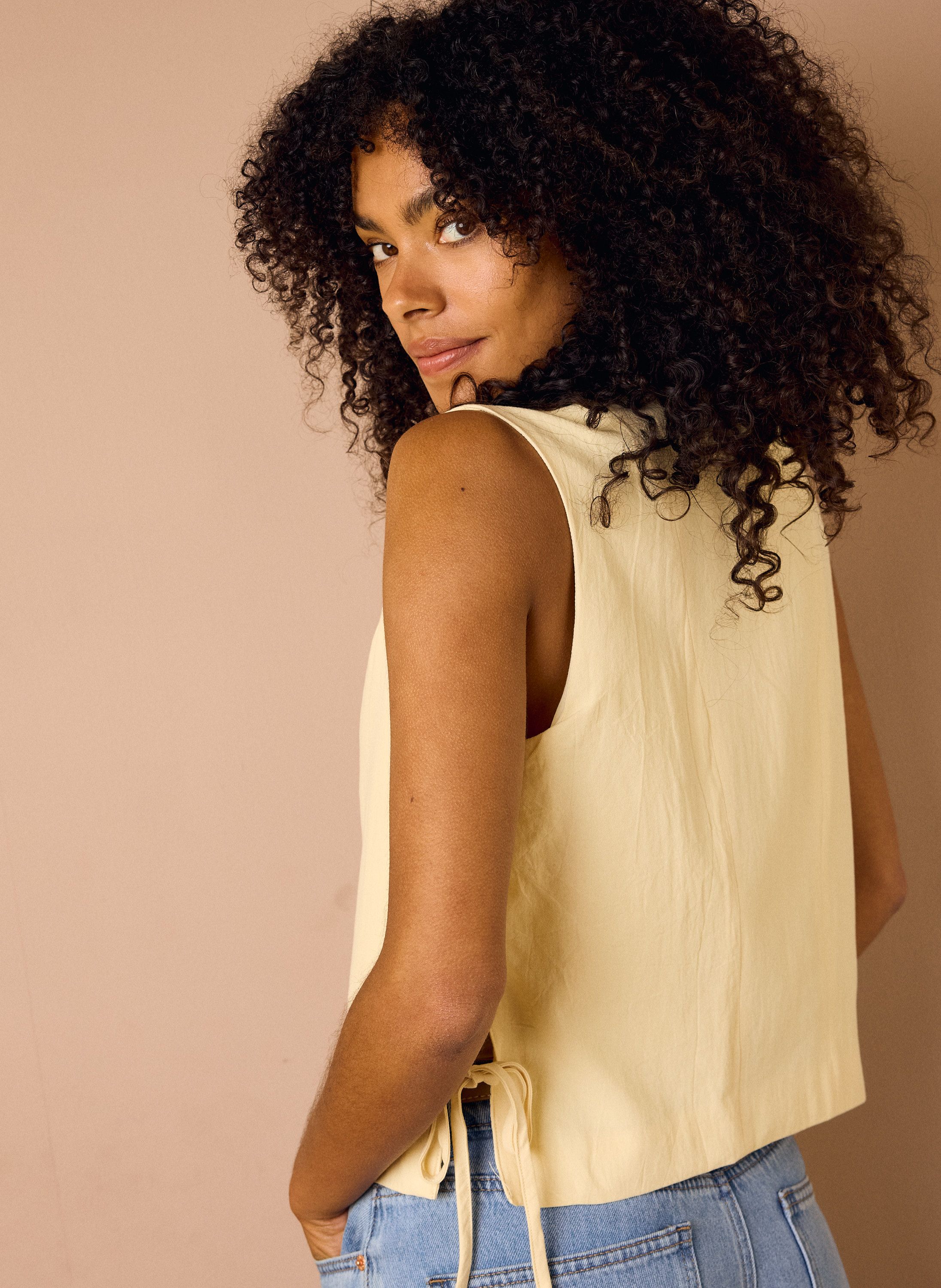 Norah Lichtgeel gilet met strikjes vanilla 218807-104-46