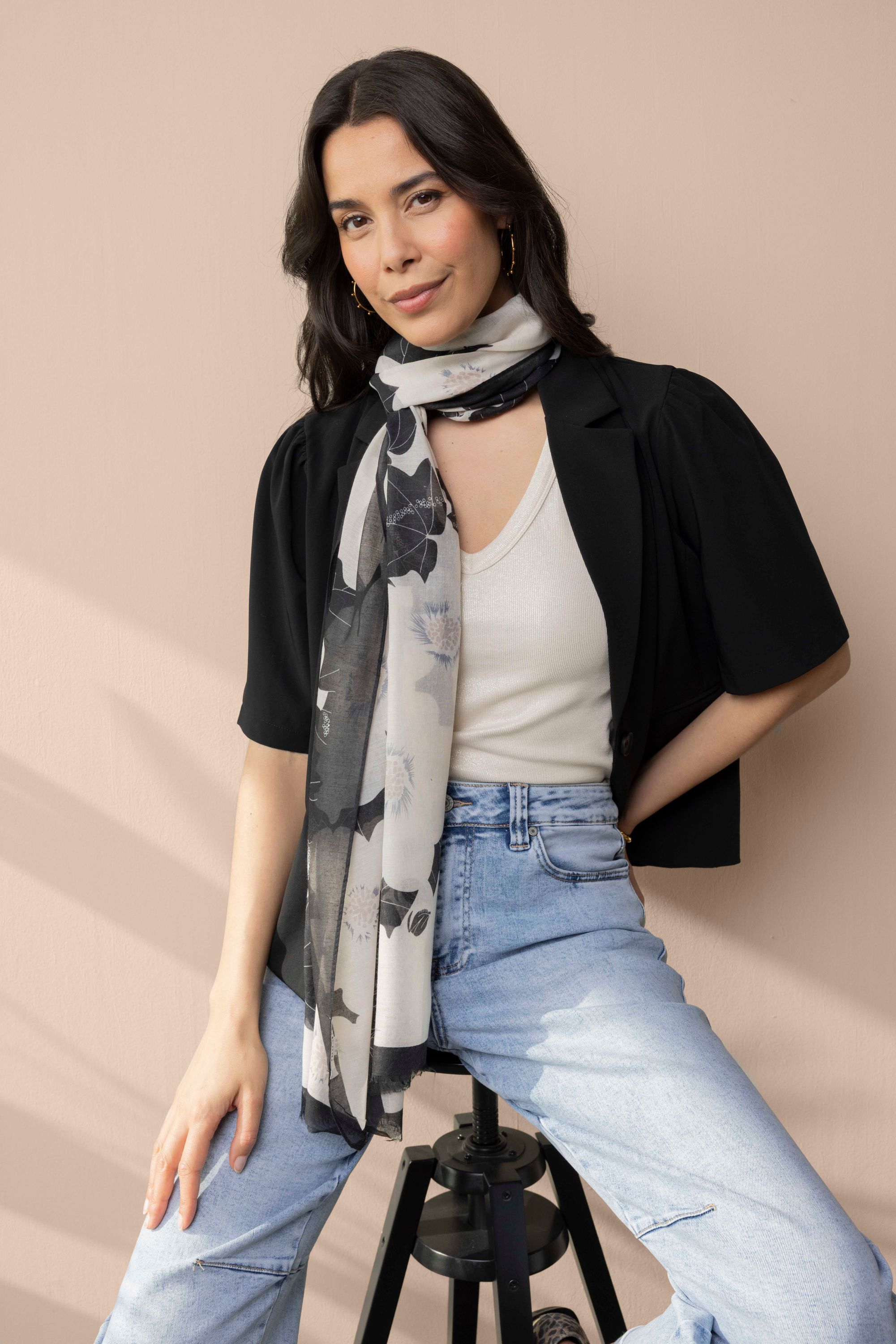 Norah Zwart/witte sjaal met bloemen black/white 218862-031-ONE