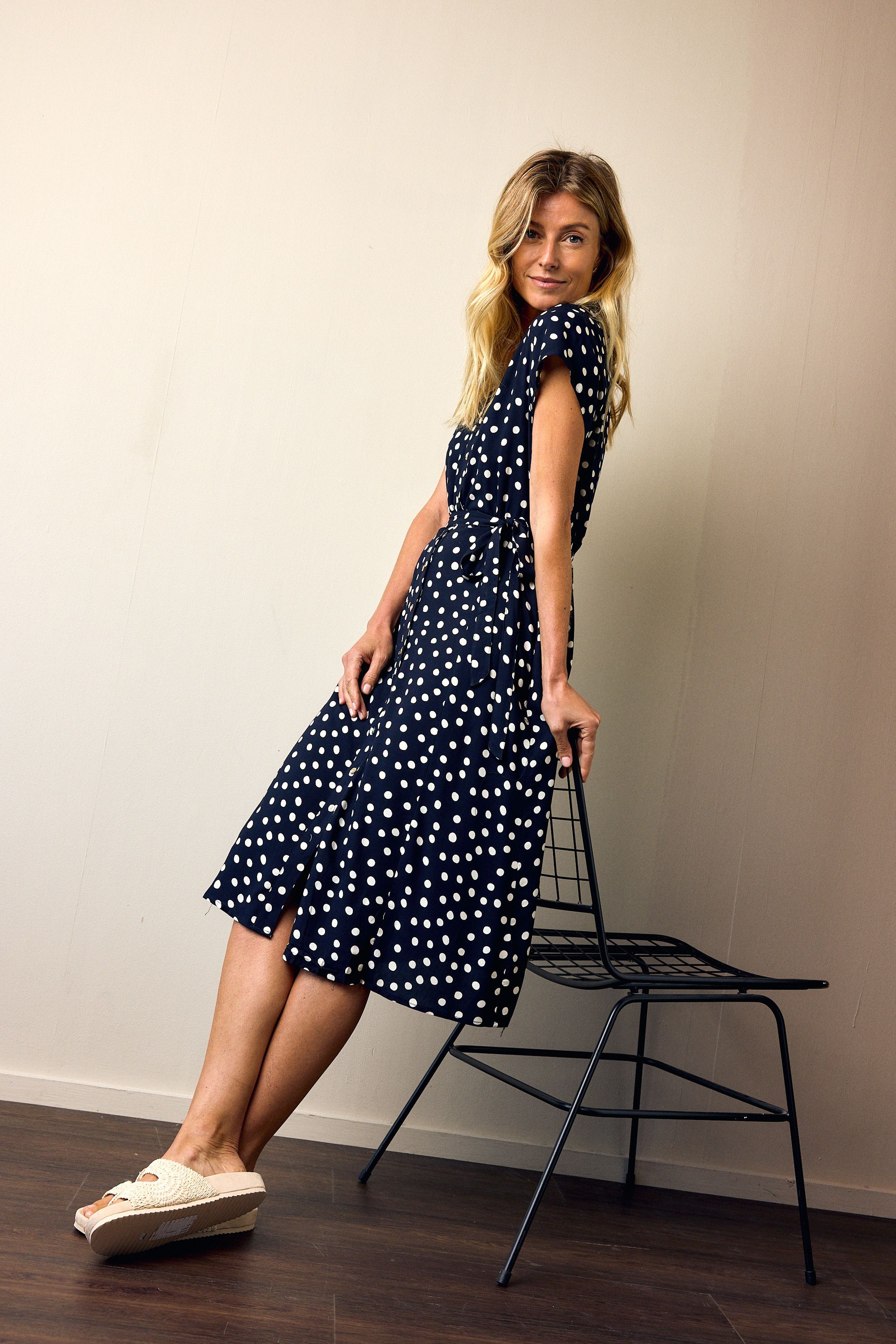 Norah Donkerblauwe midi jurk met polkadots blue/ecru 218919-441