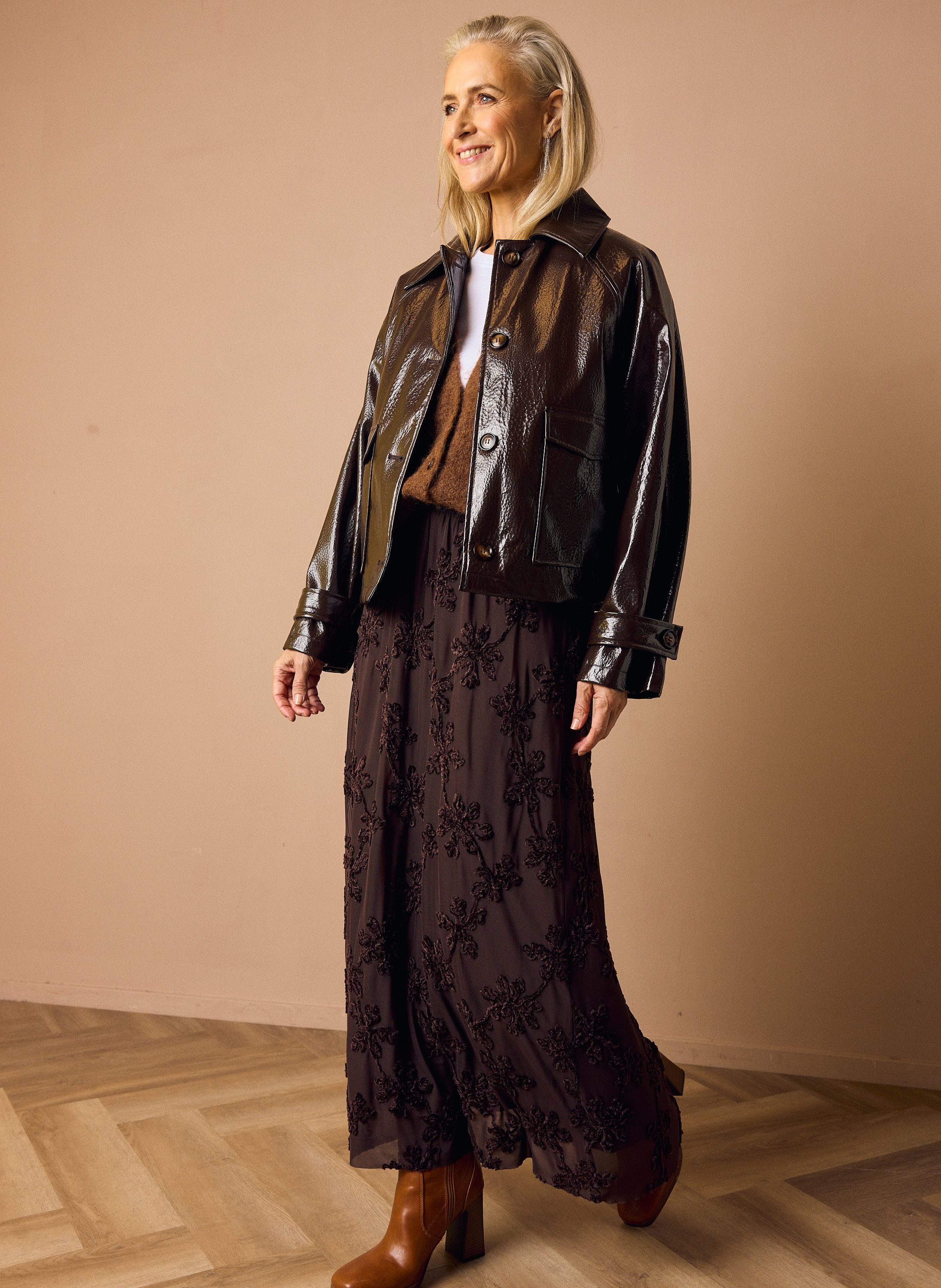 Norah Donkerbruine midi rok met bloemen dark brown 219076-299