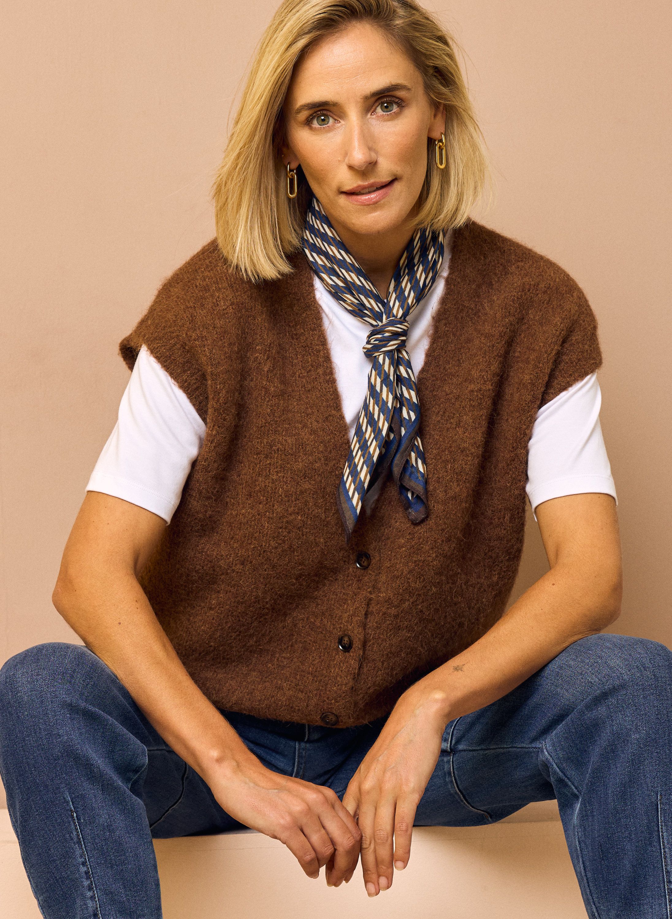 Norah Bruin gebreid gilet chocolate 219503-290