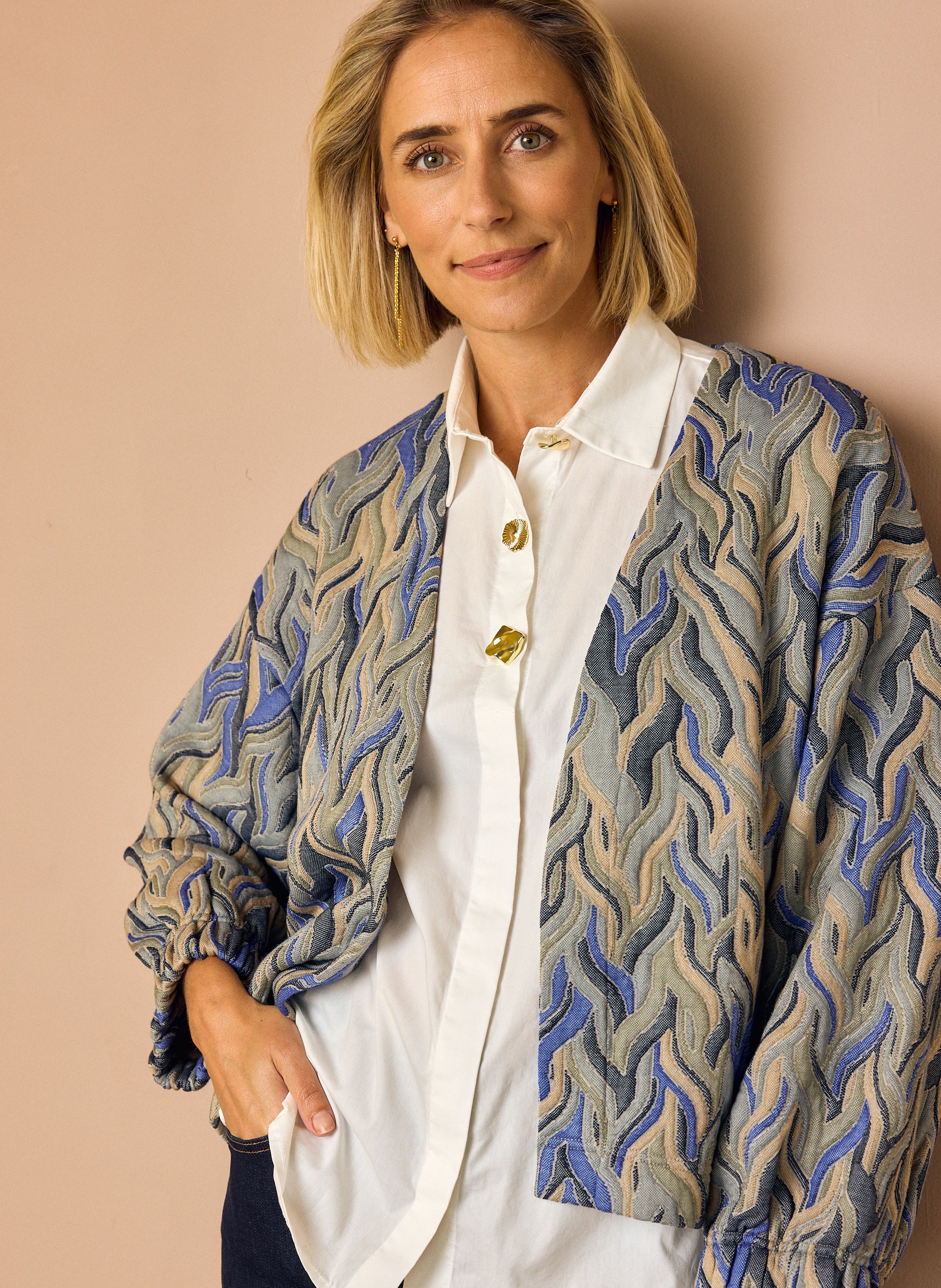 Norah Blauw vest met golvend patroon blue multicolor 219946-420