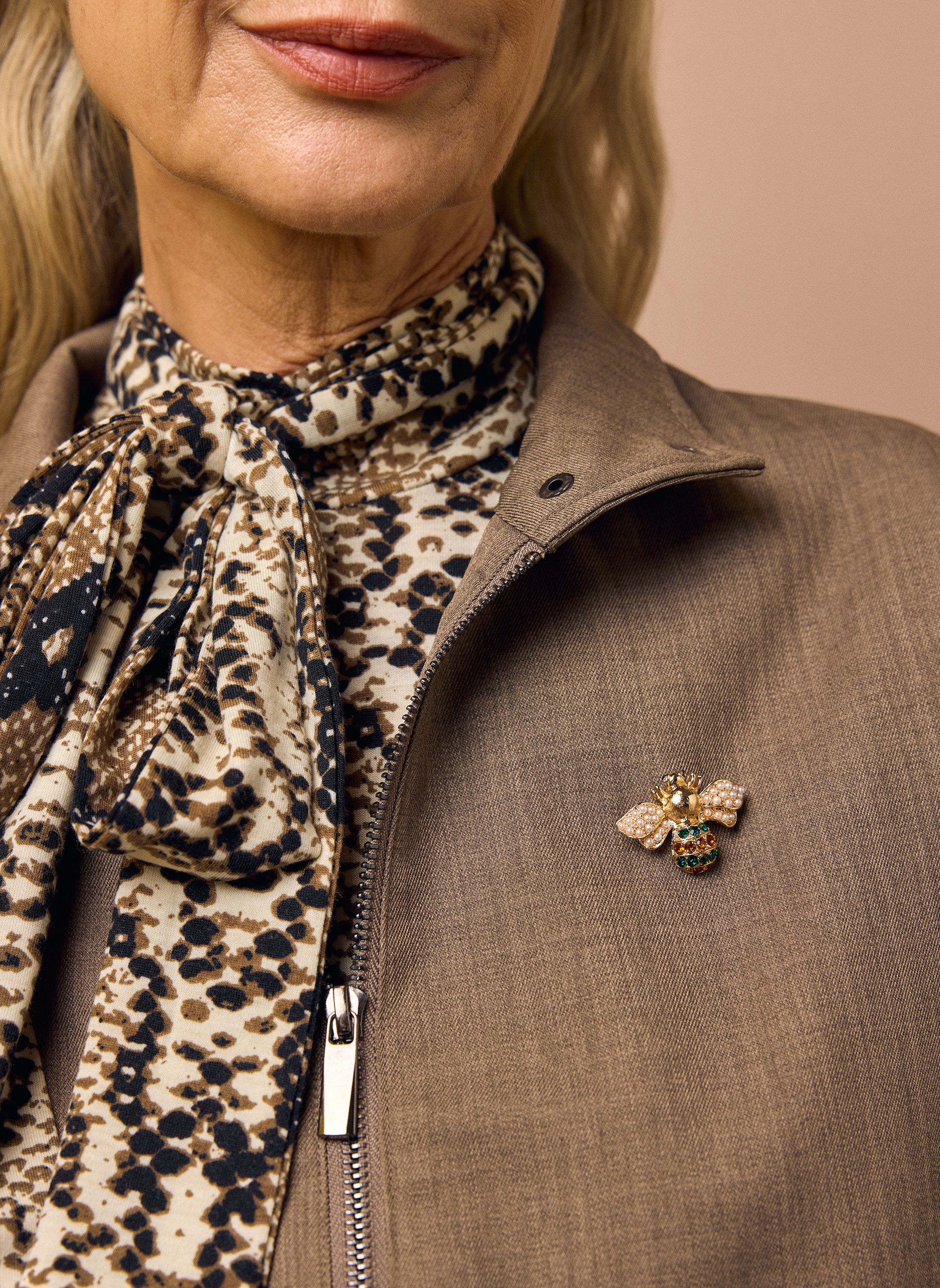 Norah Goudkleurige broche bij gold multicolor 220285-198