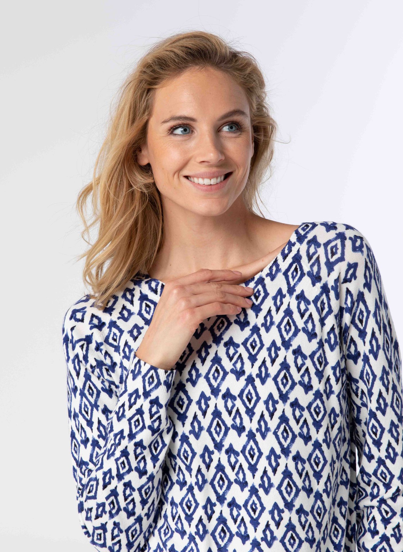 Norah Blauw witte trui met patroon blue/white 213497-431