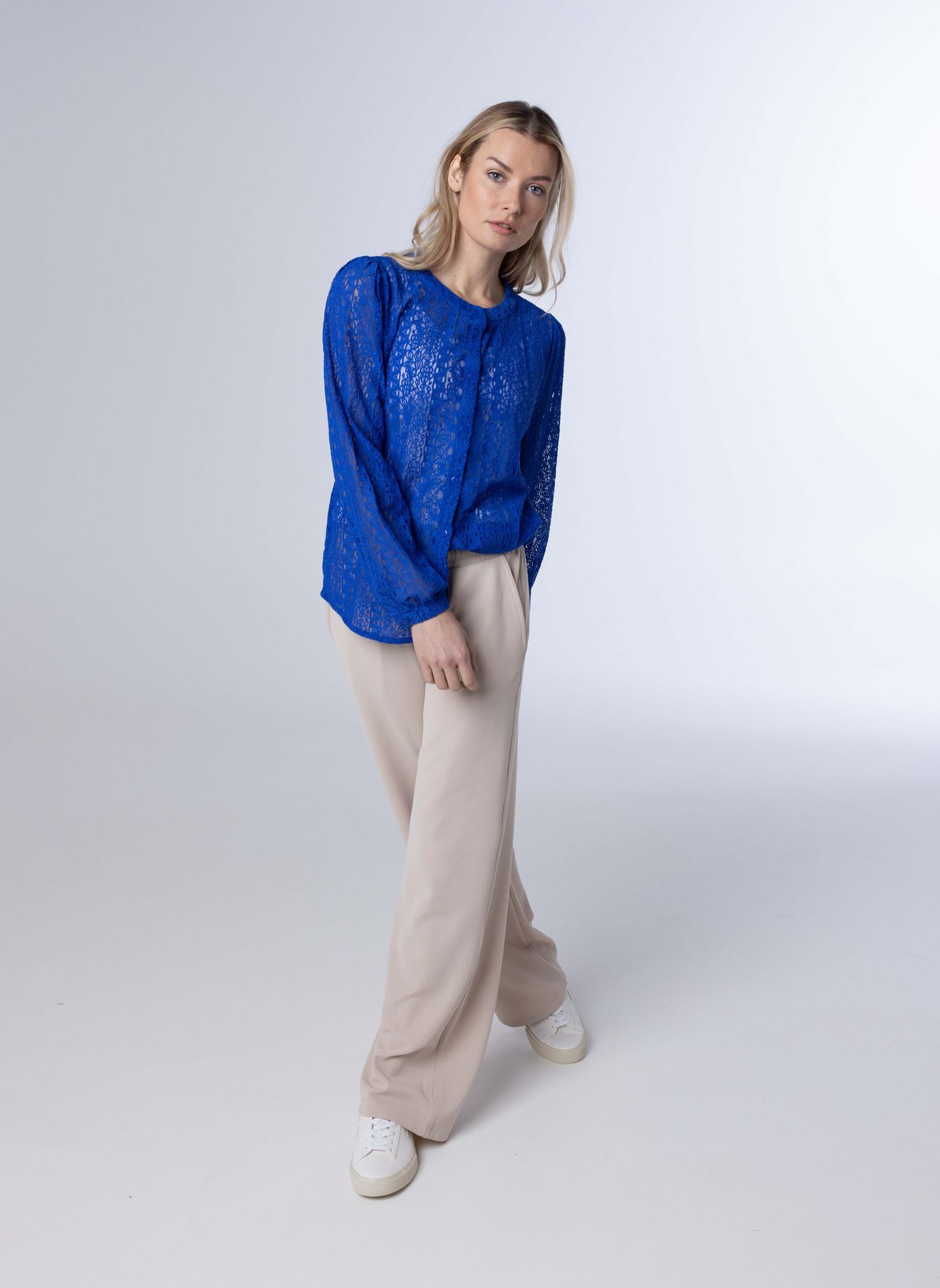 Norah Blauwe blouse van kant cobalt 213961-468