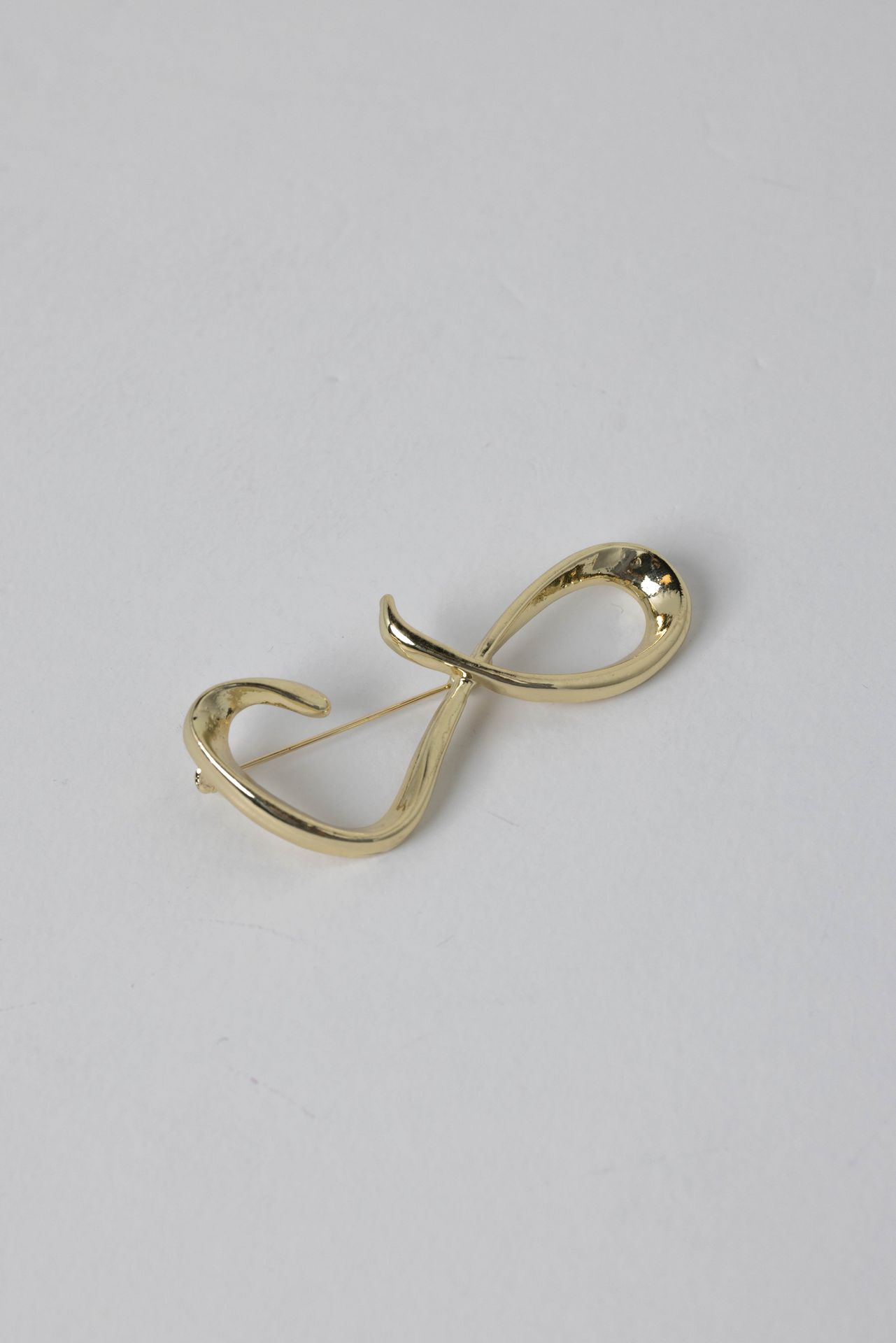 Norah Grote goudkleurige broche gold 215400-199