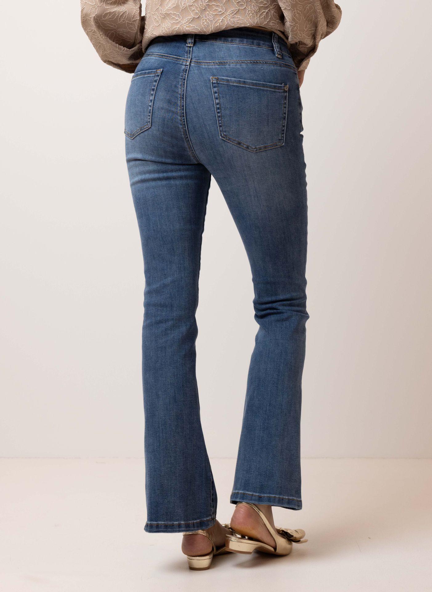 Norah Lichtblauwe flared jeans denim blue 215165-472