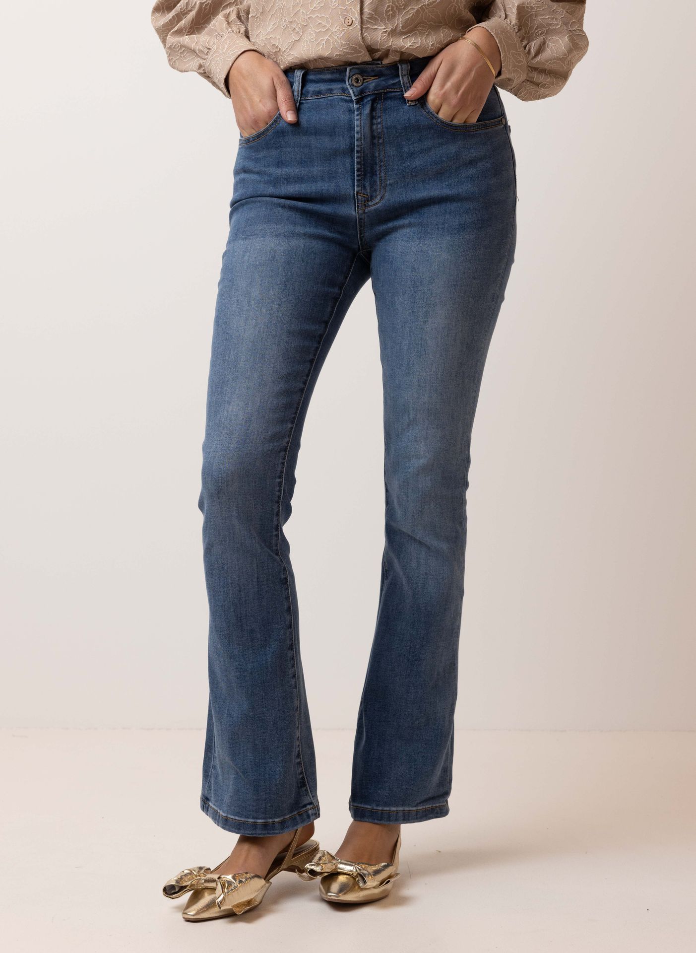 Norah Lichtblauwe flared jeans denim blue 215165-472