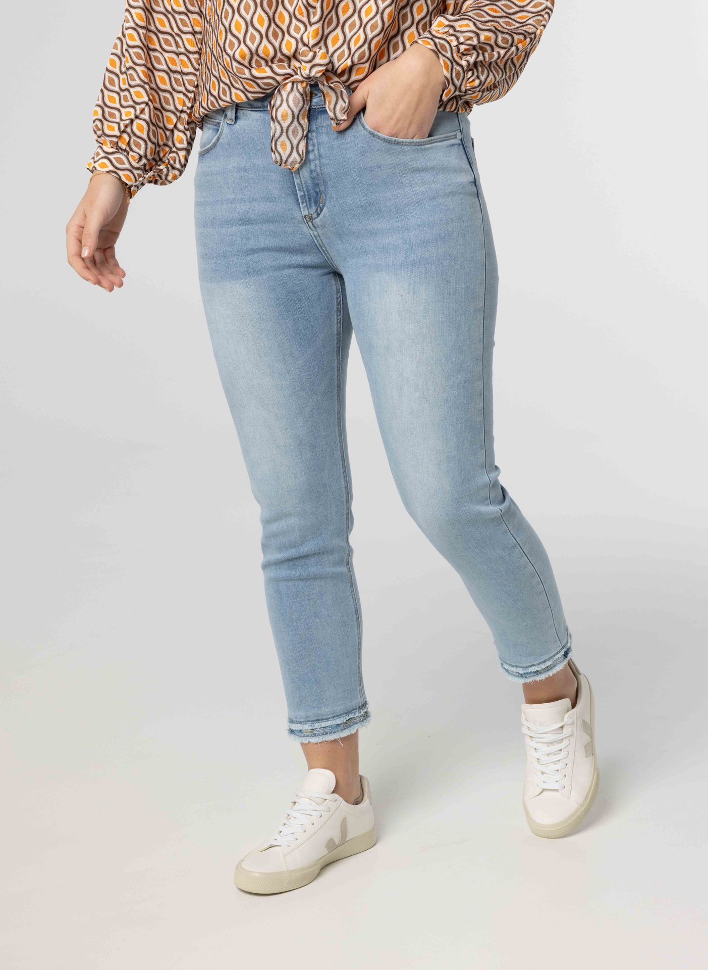 Norah Lichte jeans met gerafelde pijp blue 213506-400