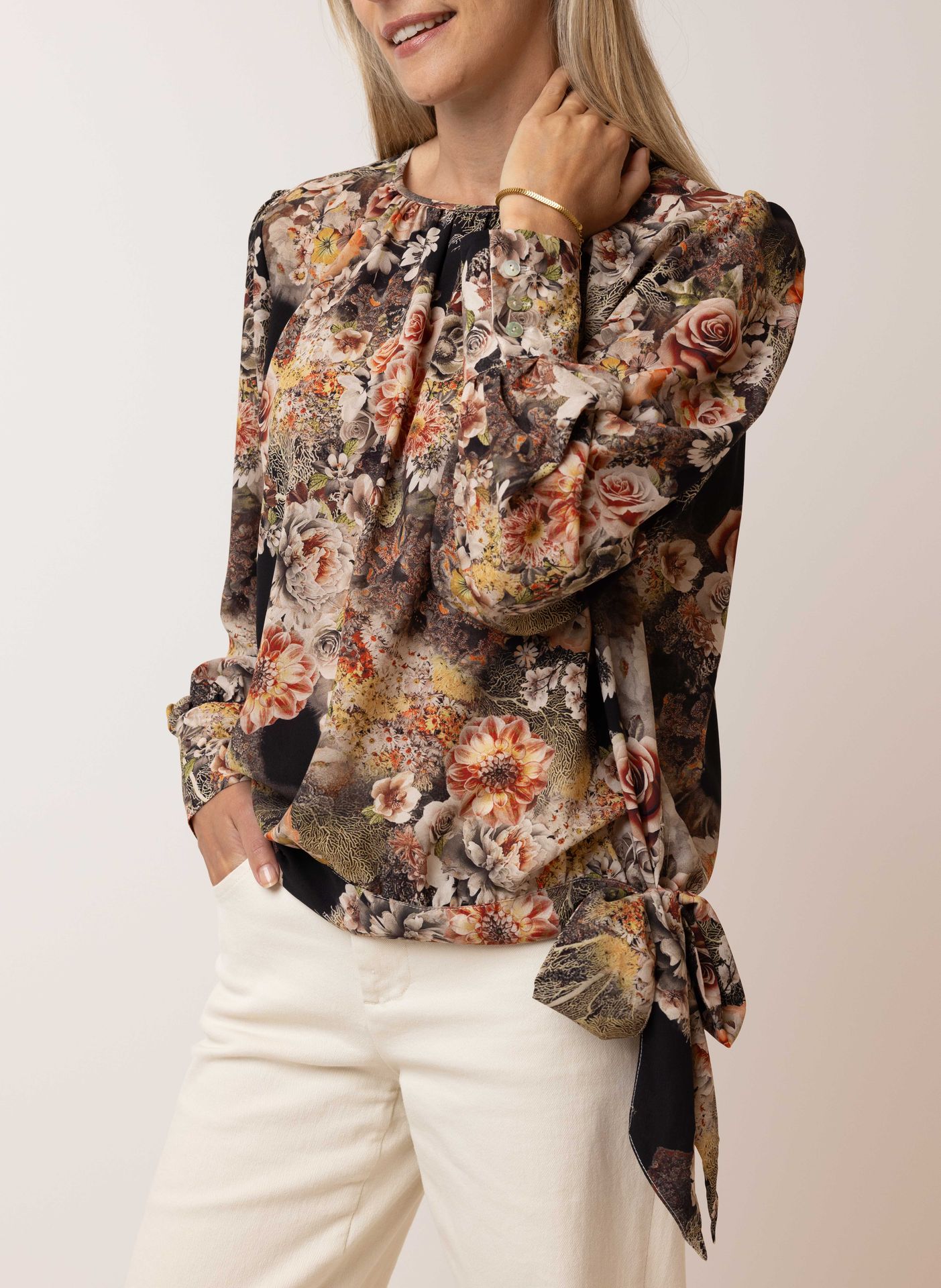 Norah Meerkleurige blouse met strik black multicolor 214227-020