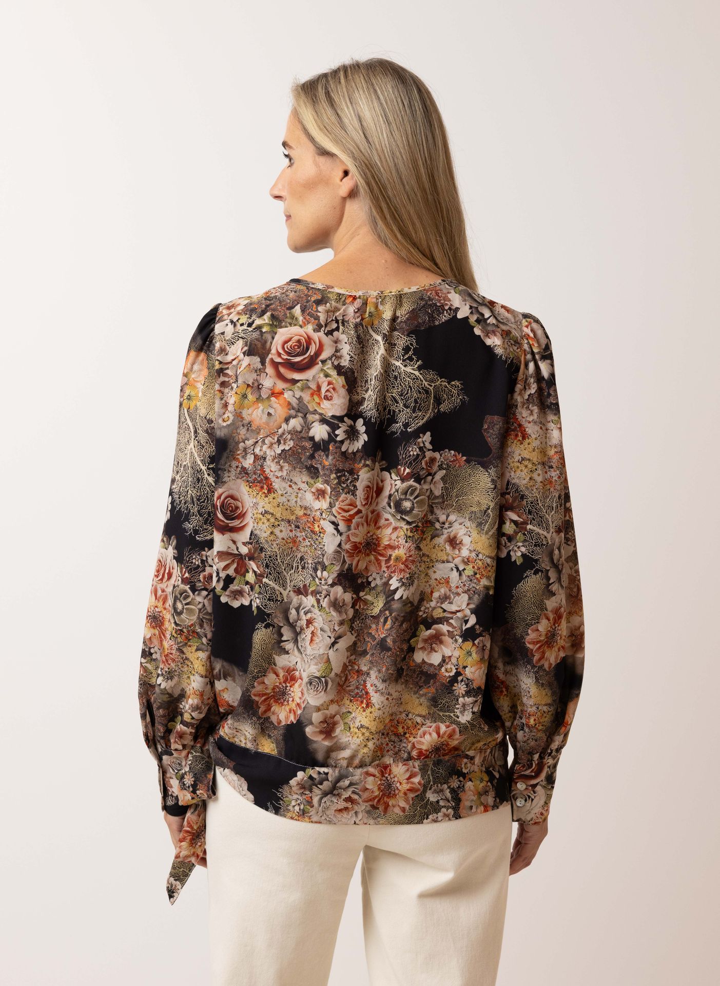 Norah Meerkleurige blouse met strik black multicolor 214227-020