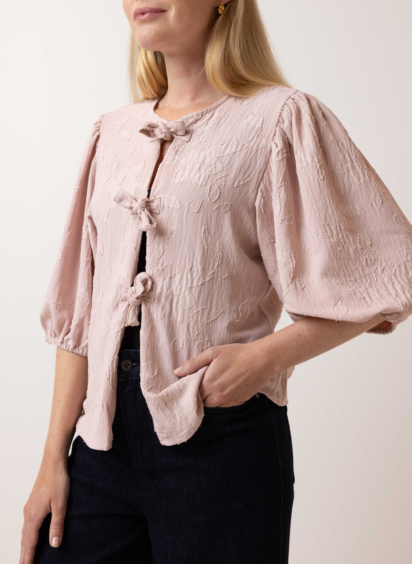 Norah Roze blouse met strikjes pastel rose 214750-903