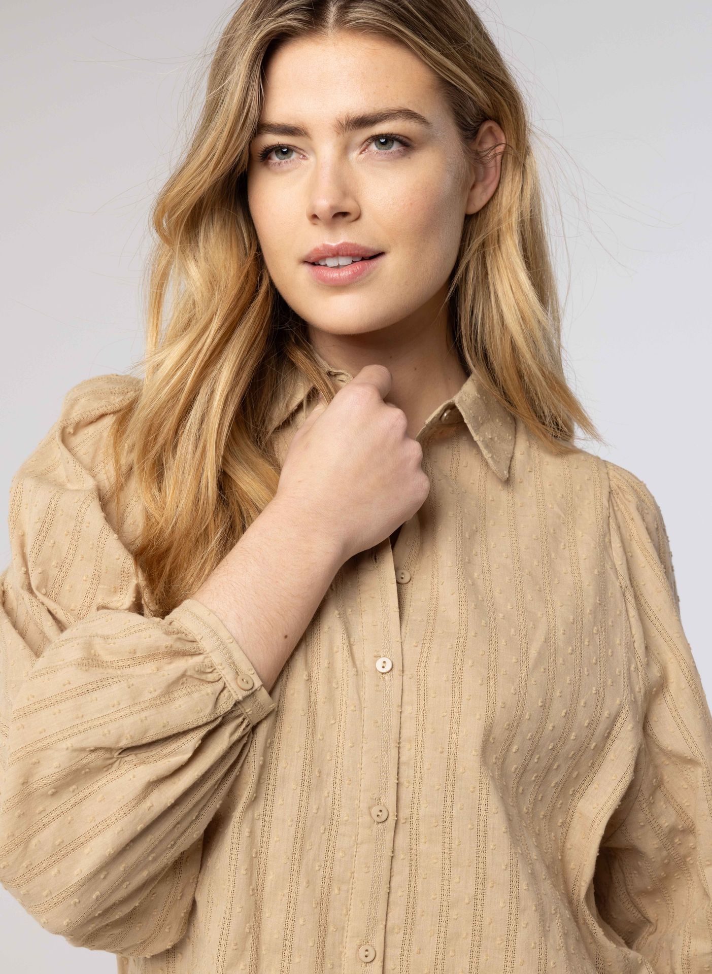 Norah Zandkleurige blouse  sand 214306-110