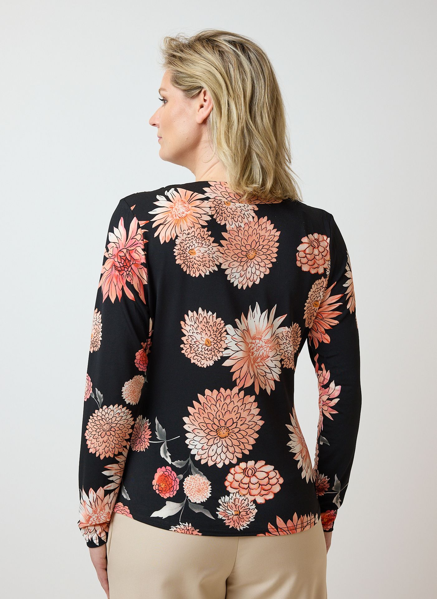 Norah Zwart shirt bloemenprint black multicolor 214052-020